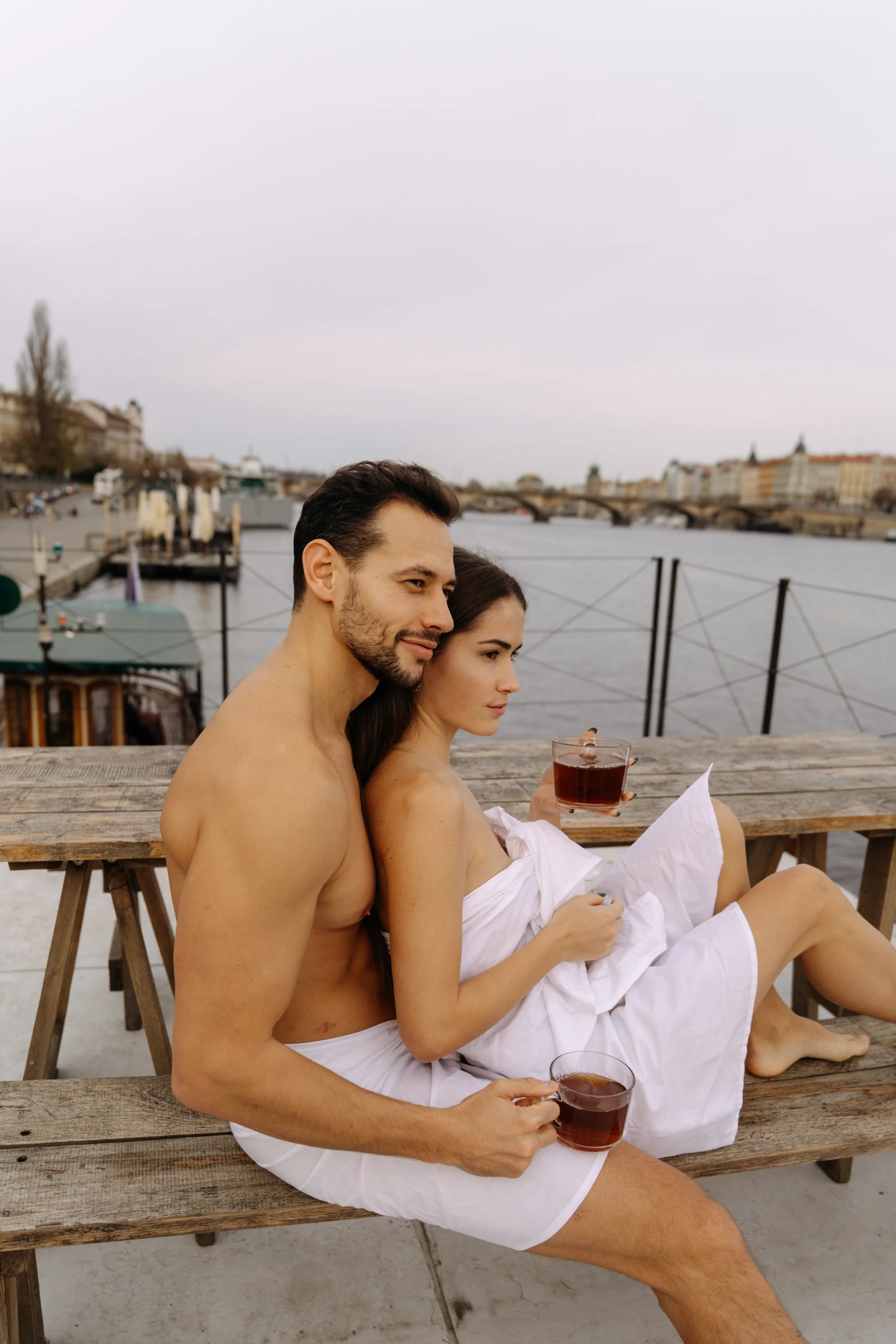 2 hodiny v sauně na Vltavě: relax pro 1-2 osoby s výhledem na Vyšehrad