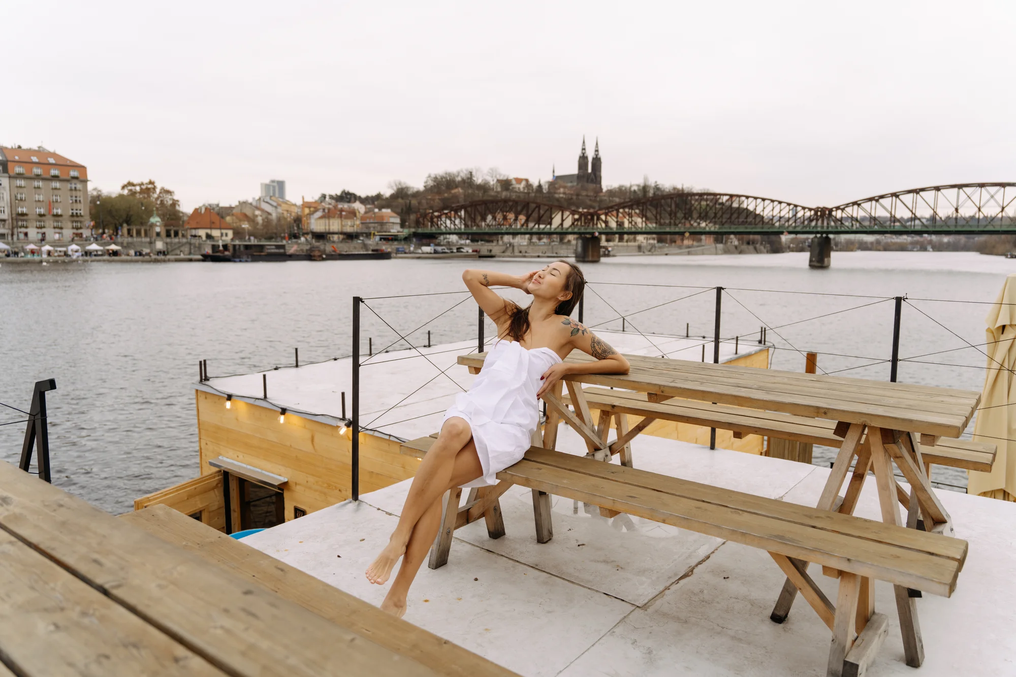2 hodiny v sauně na Vltavě: relax pro 1-2 osoby s výhledem na Vyšehrad