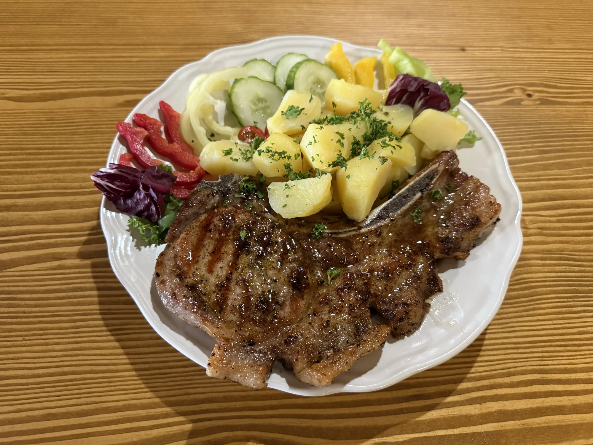 Vepřový steak Texas pro 1 nebo 2 osoby, vč. brambor a zeleniny