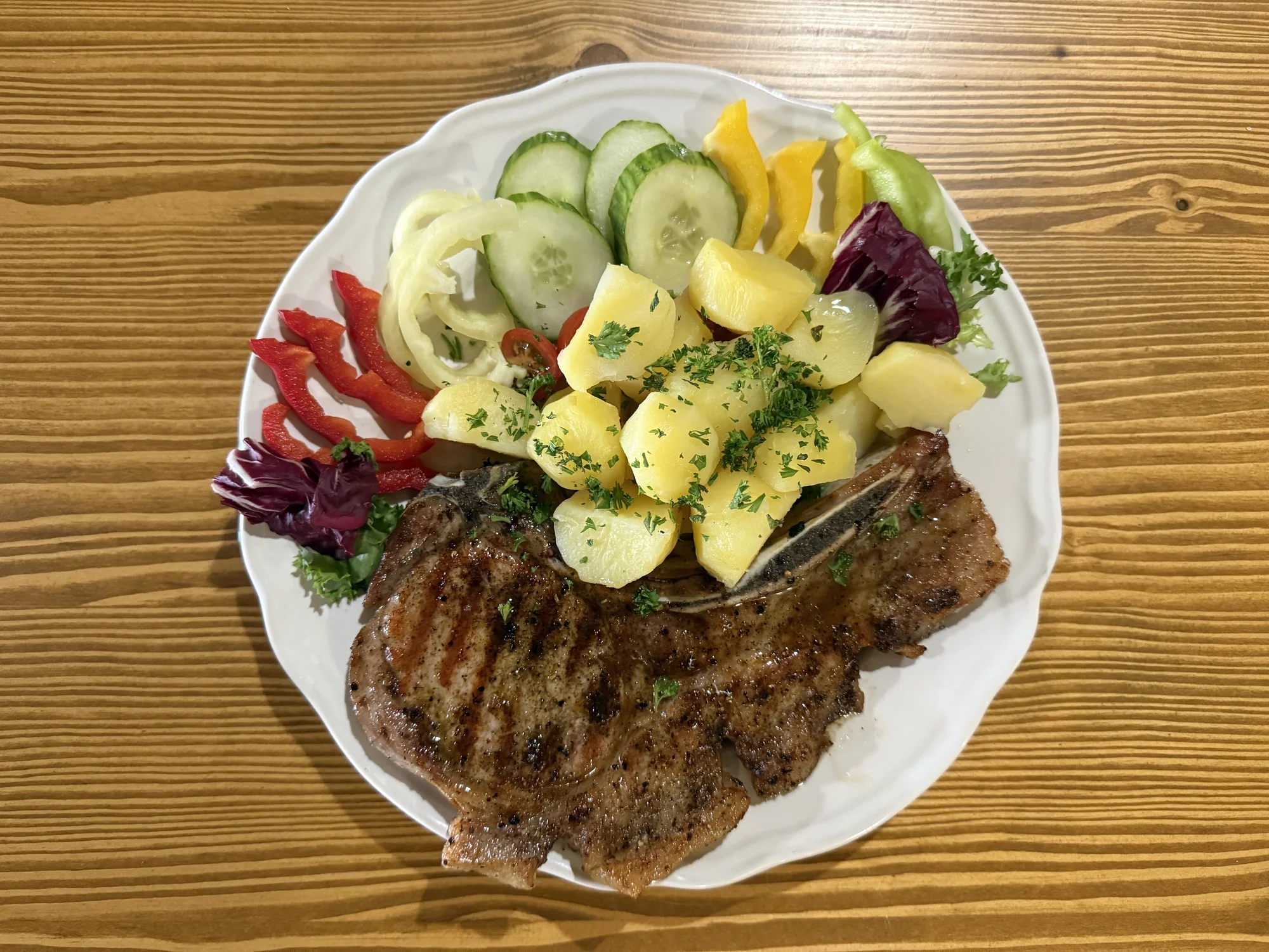 Vepřový steak Texas pro 1 nebo 2 osoby, vč. brambor a zeleniny