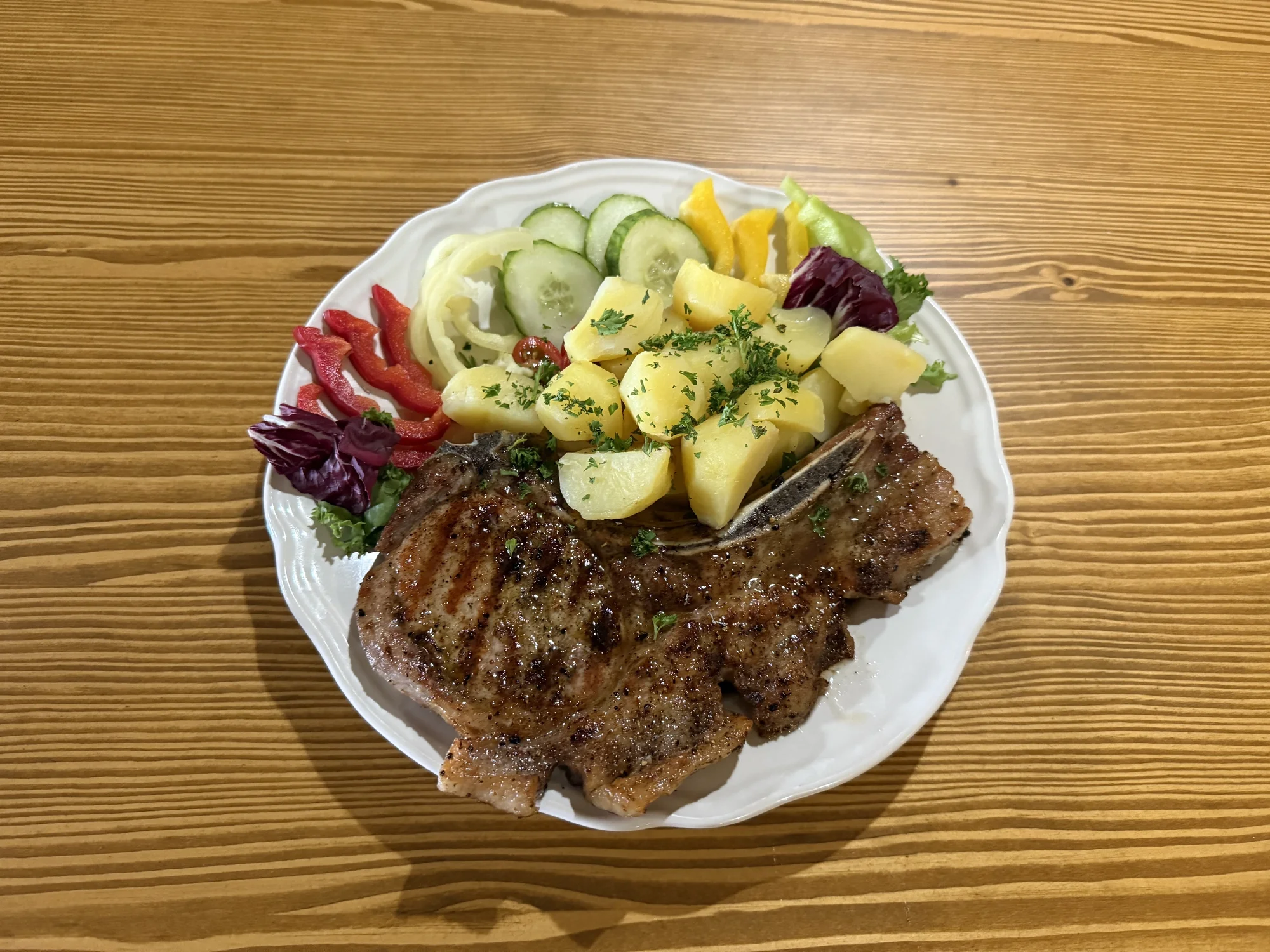 Vepřový steak Texas pro 1 nebo 2 osoby, vč. brambor a zeleniny