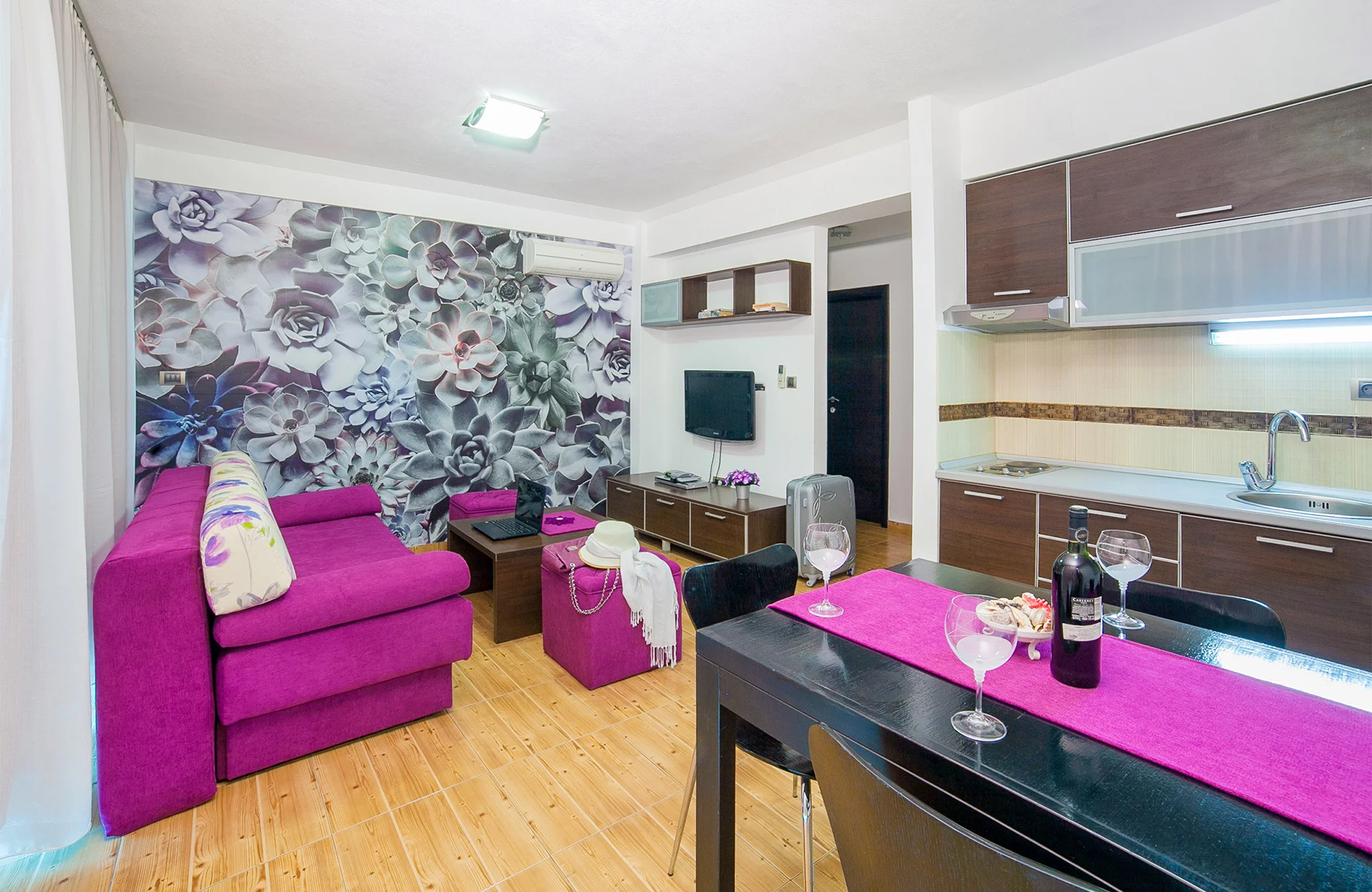 Černá Hora - Sveti Stefan: plně vybavené apartmány až pro 6 osob jen kousek od moře