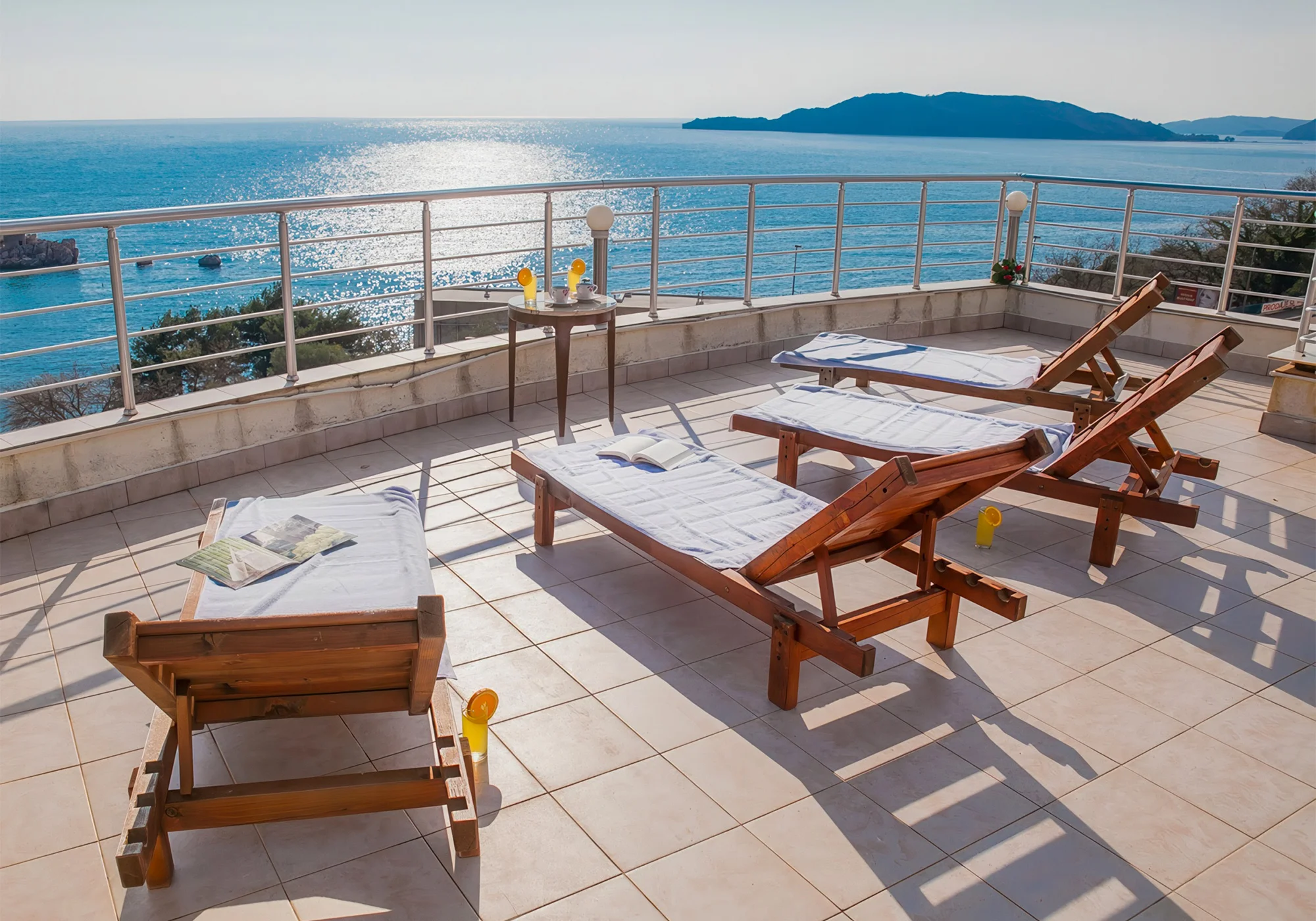 Černá Hora - Sveti Stefan: plně vybavené apartmány až pro 6 osob jen kousek od moře