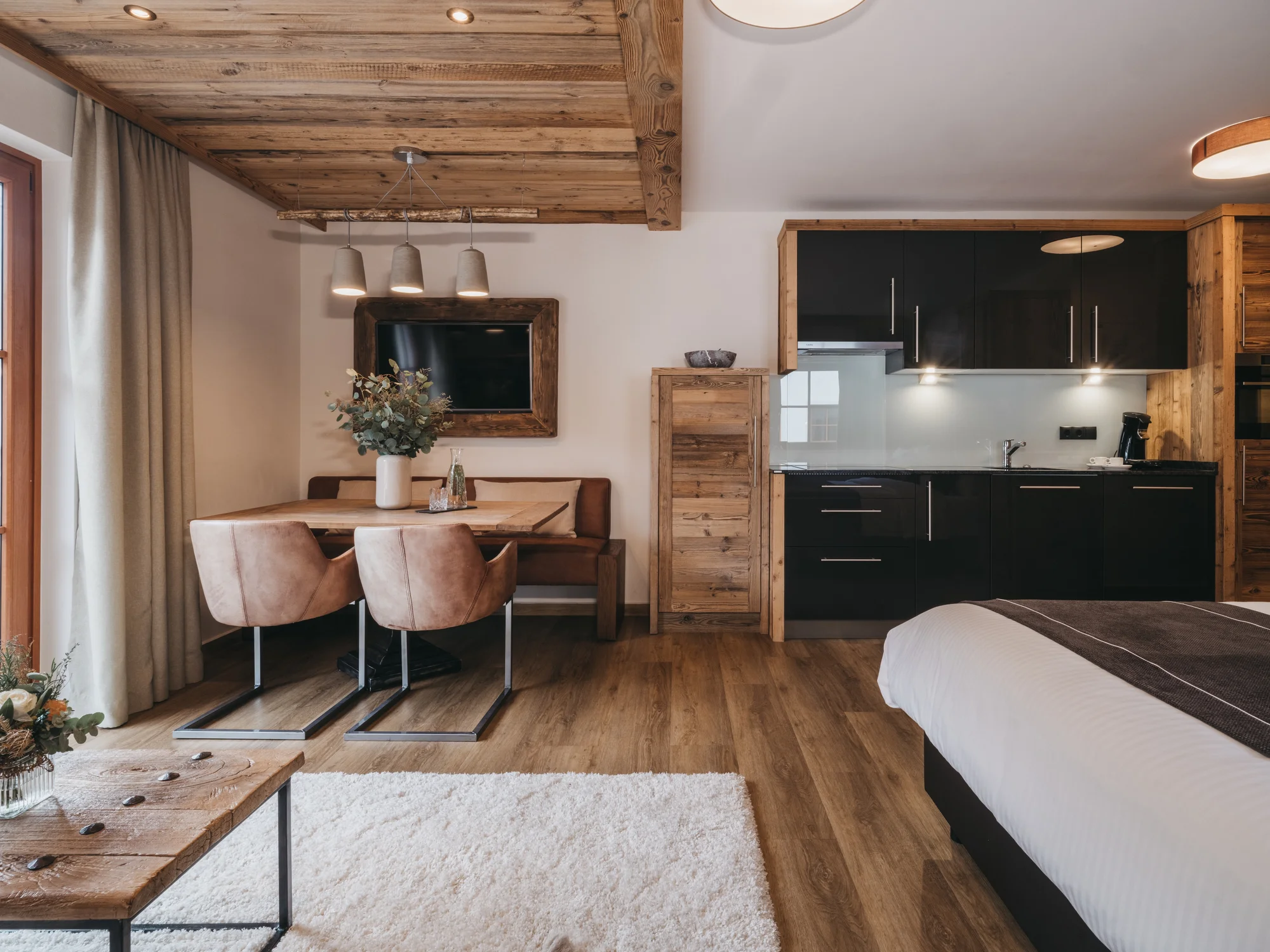 Pobyt v srdci proslulého Kaprunu: moderní apartmány, sauny a karta výhod