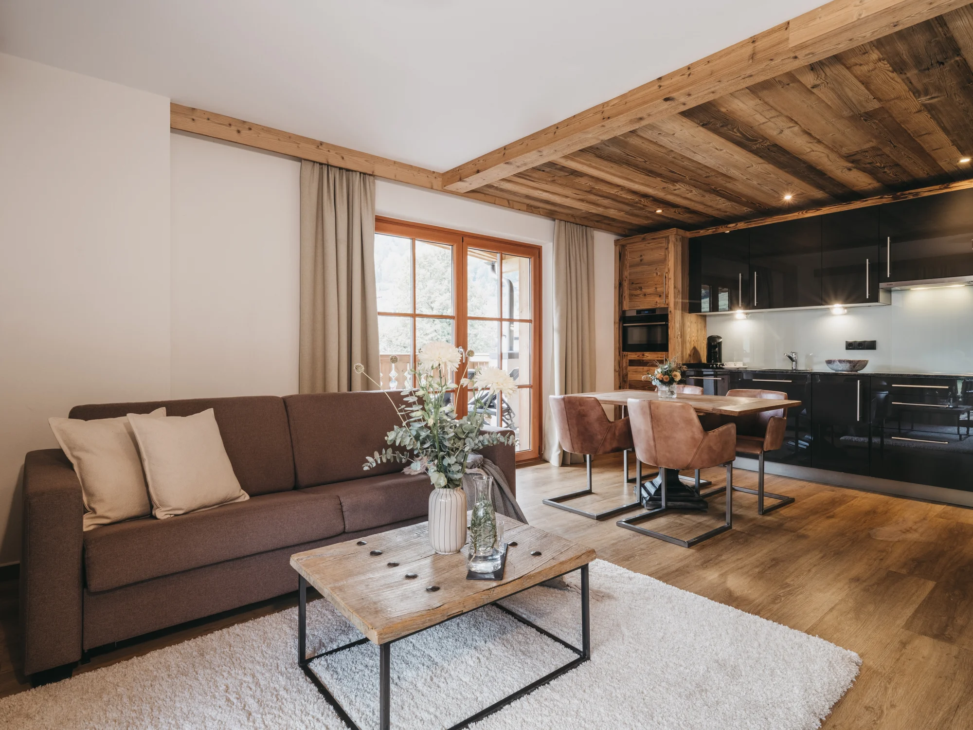 Pobyt v srdci proslulého Kaprunu: moderní apartmány, sauny a karta výhod