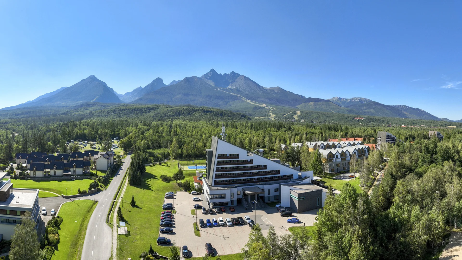 Dovolená ve Vysokých Tatrách: wellness pobyt v luxusním resortu s polopenzí, animační program
