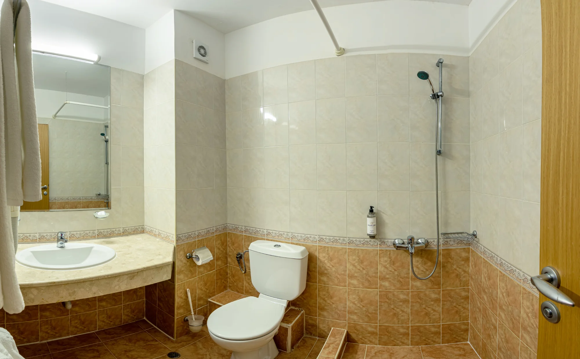 All inclusive dovolená v Bulharsku: apartmány pro páry i rodiny, bazén, animace i děti zdarma