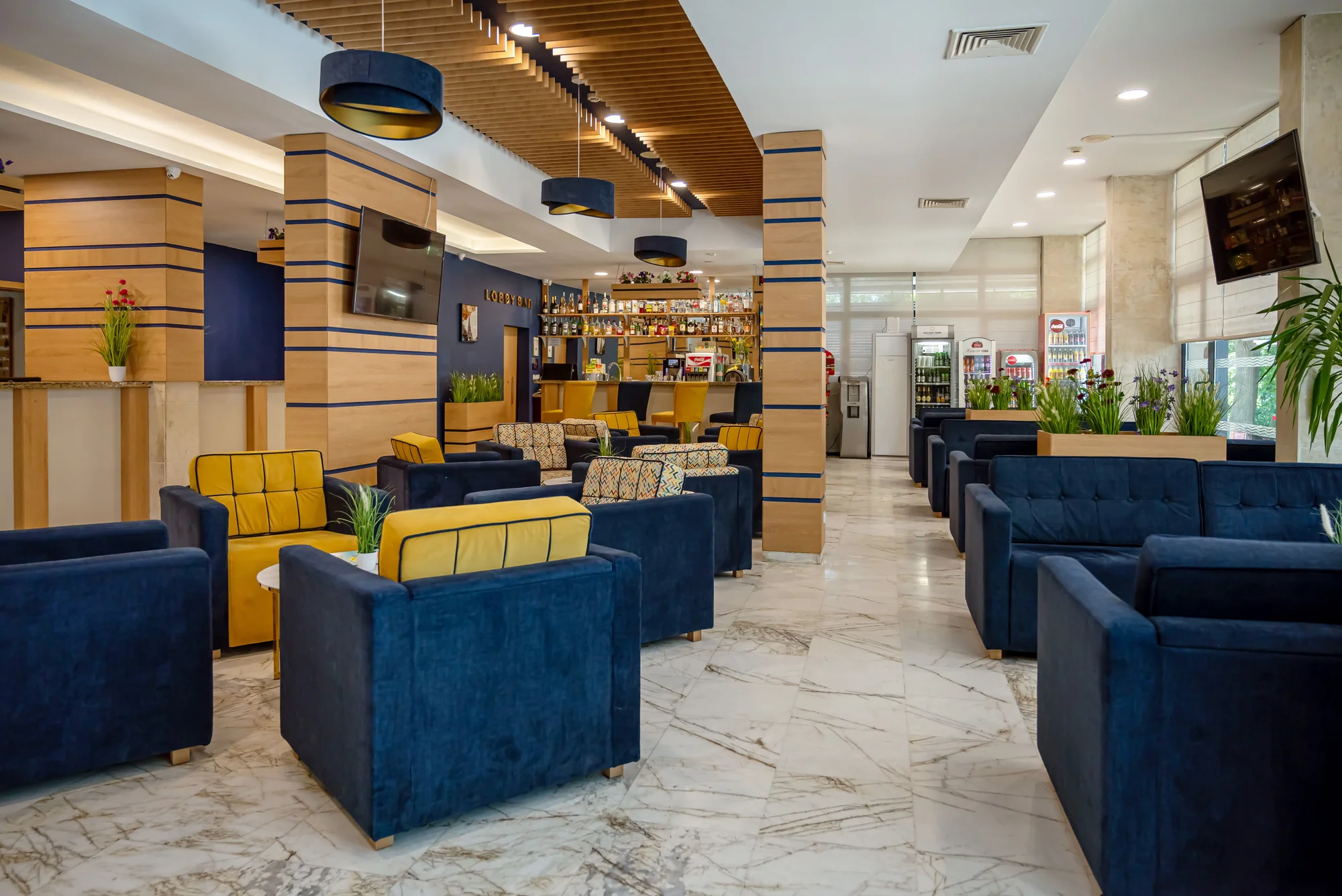 All inclusive dovolená v Bulharsku: apartmány pro páry i rodiny, bazén, animace i děti zdarma