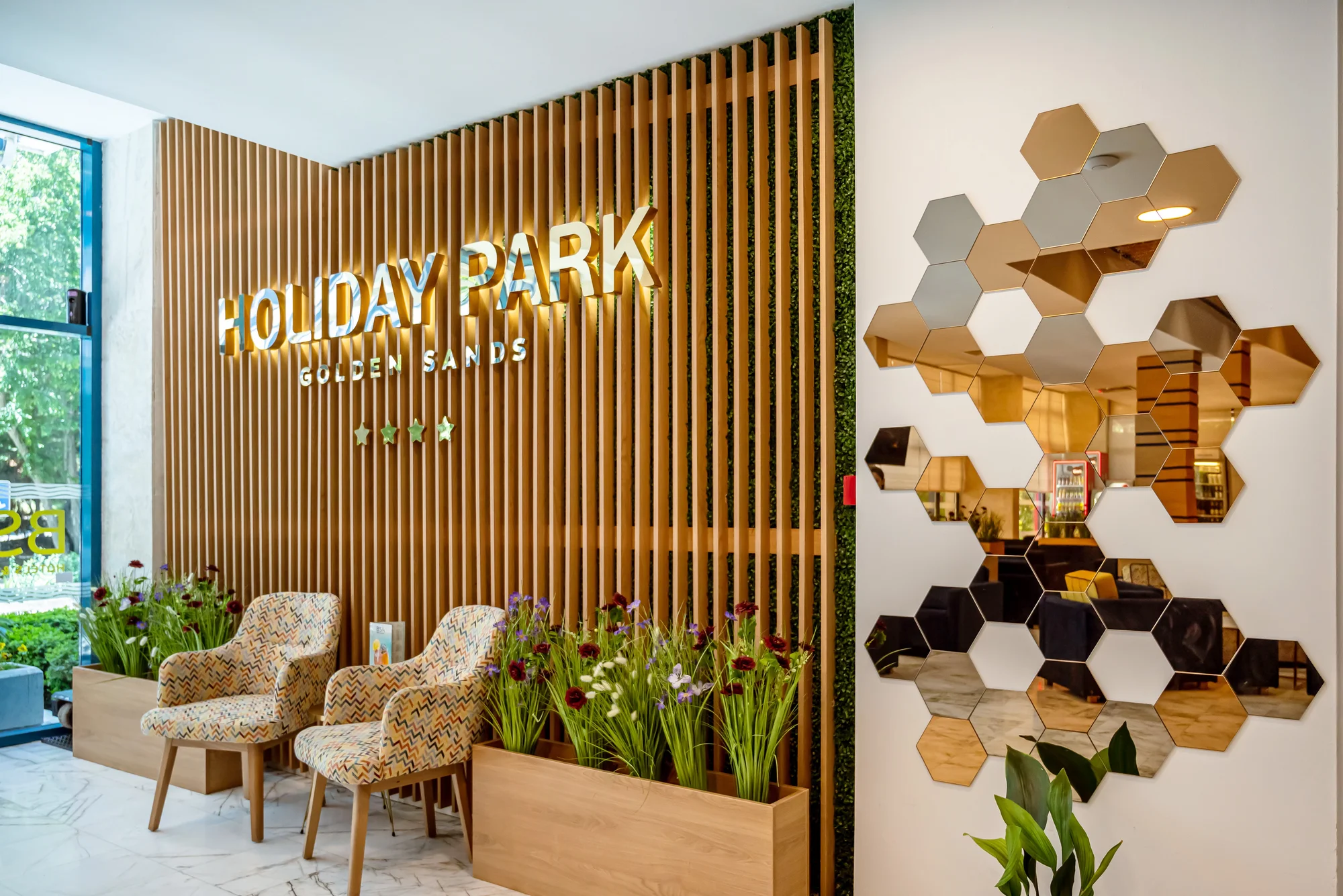 All inclusive dovolená v Bulharsku: apartmány pro páry i rodiny, bazén, animace i děti zdarma