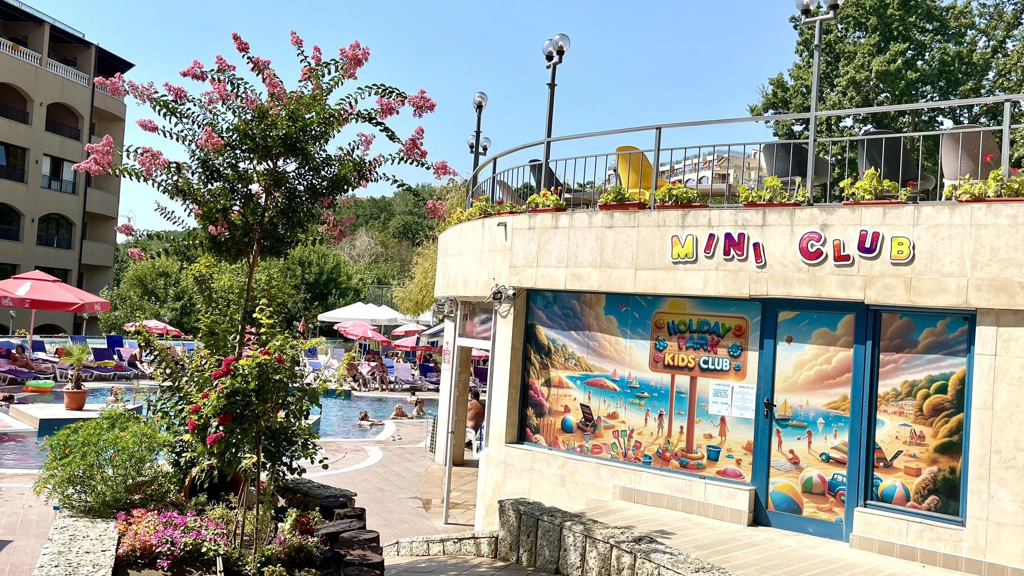 All inclusive dovolená v Bulharsku: apartmány pro páry i rodiny, bazén, animace i děti zdarma