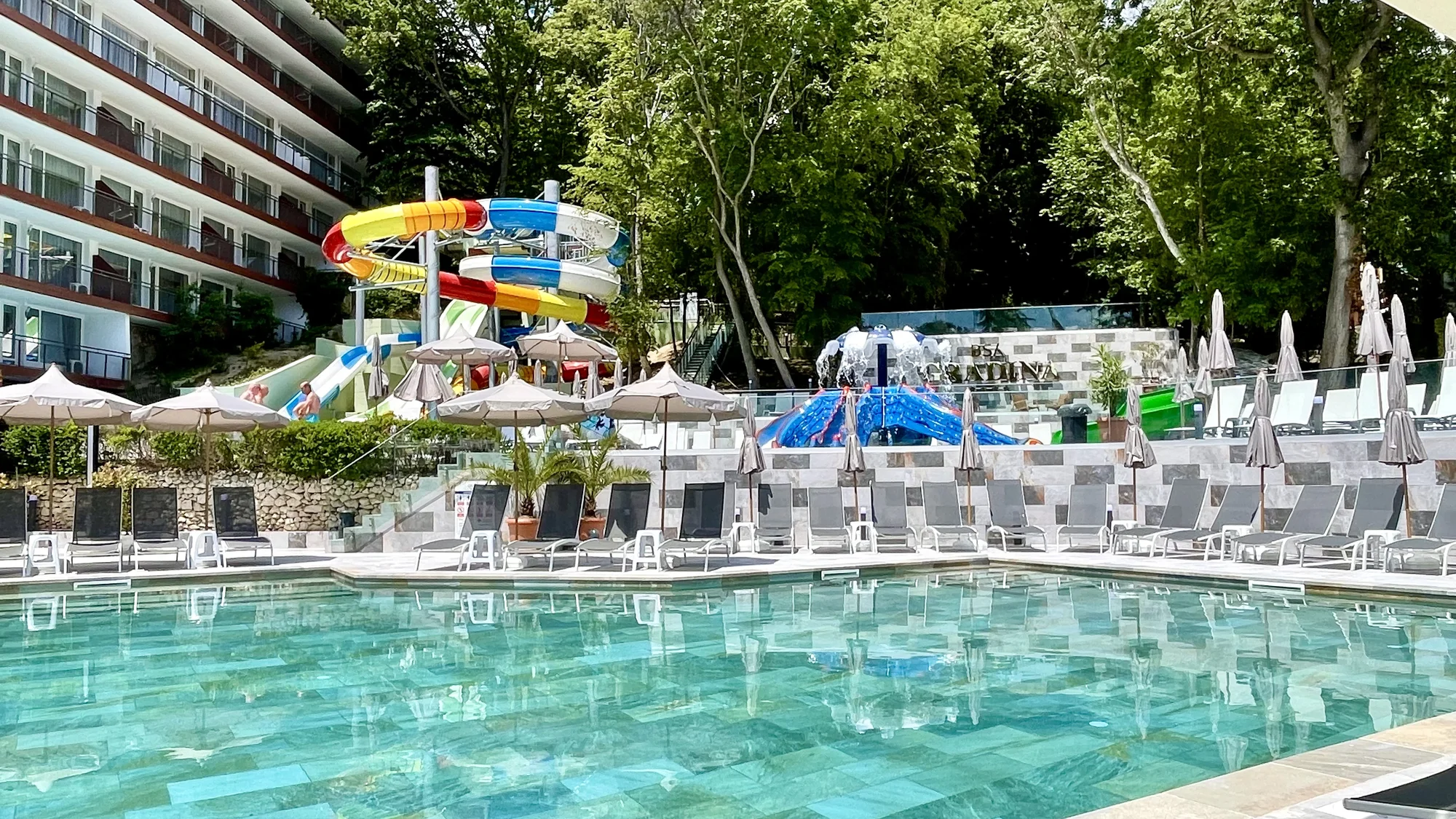 Rodinná dovolená v Bulharsku: hotel 500 m od moře, animační program, nový aquapark, 2 děti zdarma