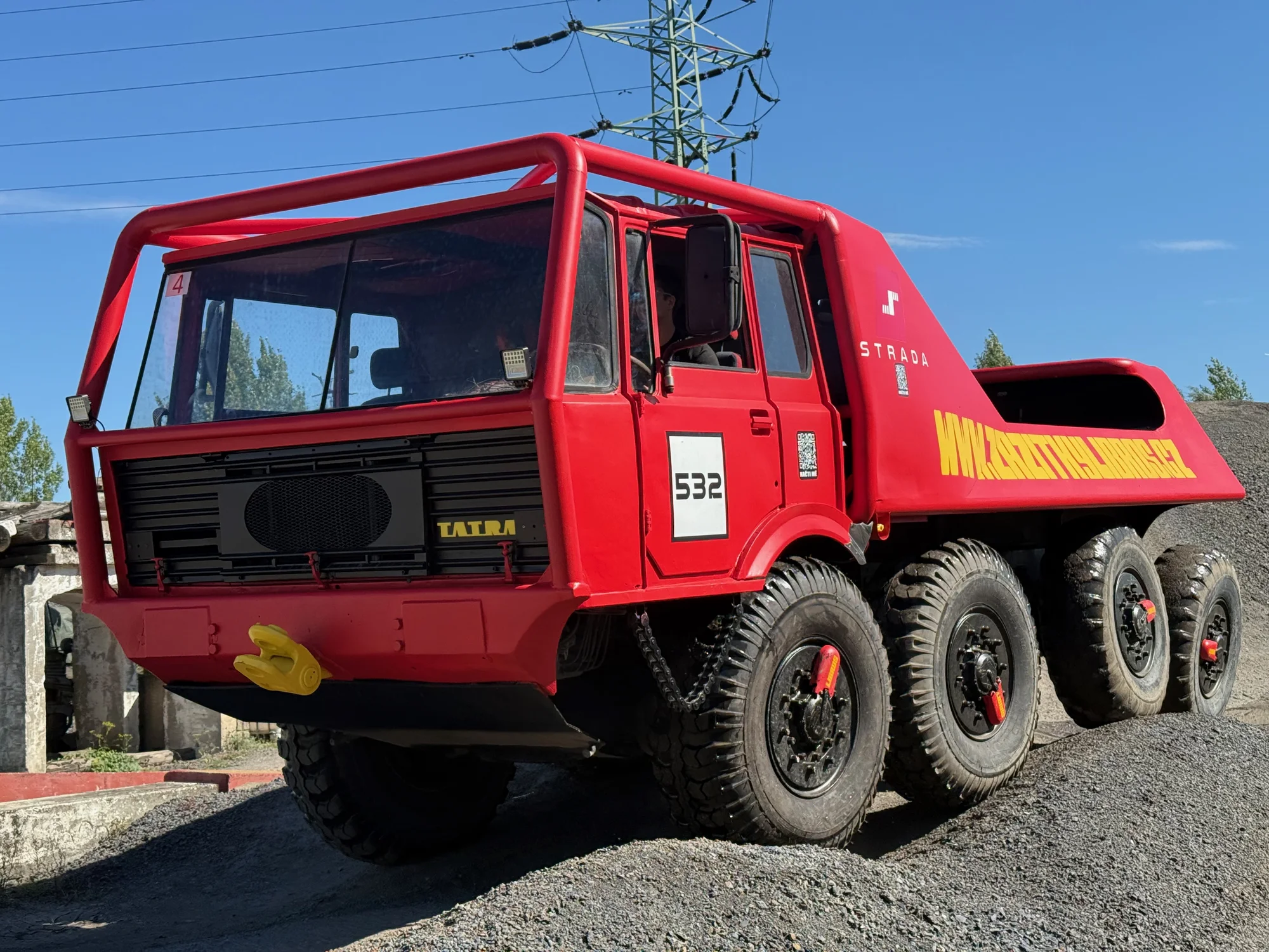 120min. jízda terénem a po houpačce v kabině 4 speciálů Tatra