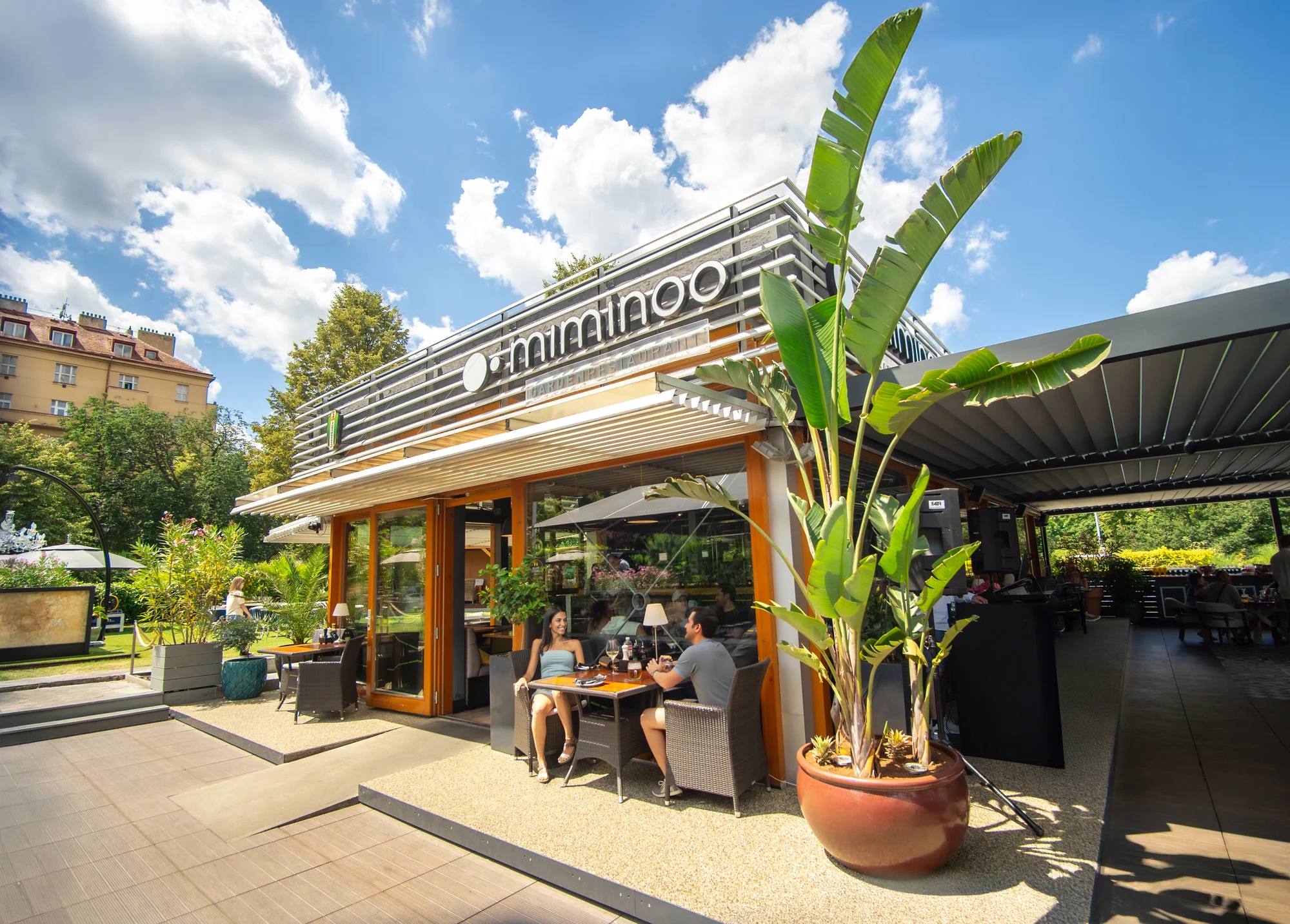 Vstup na Žižkovskou věž a burger z hovězího masa v restauraci Miminoo