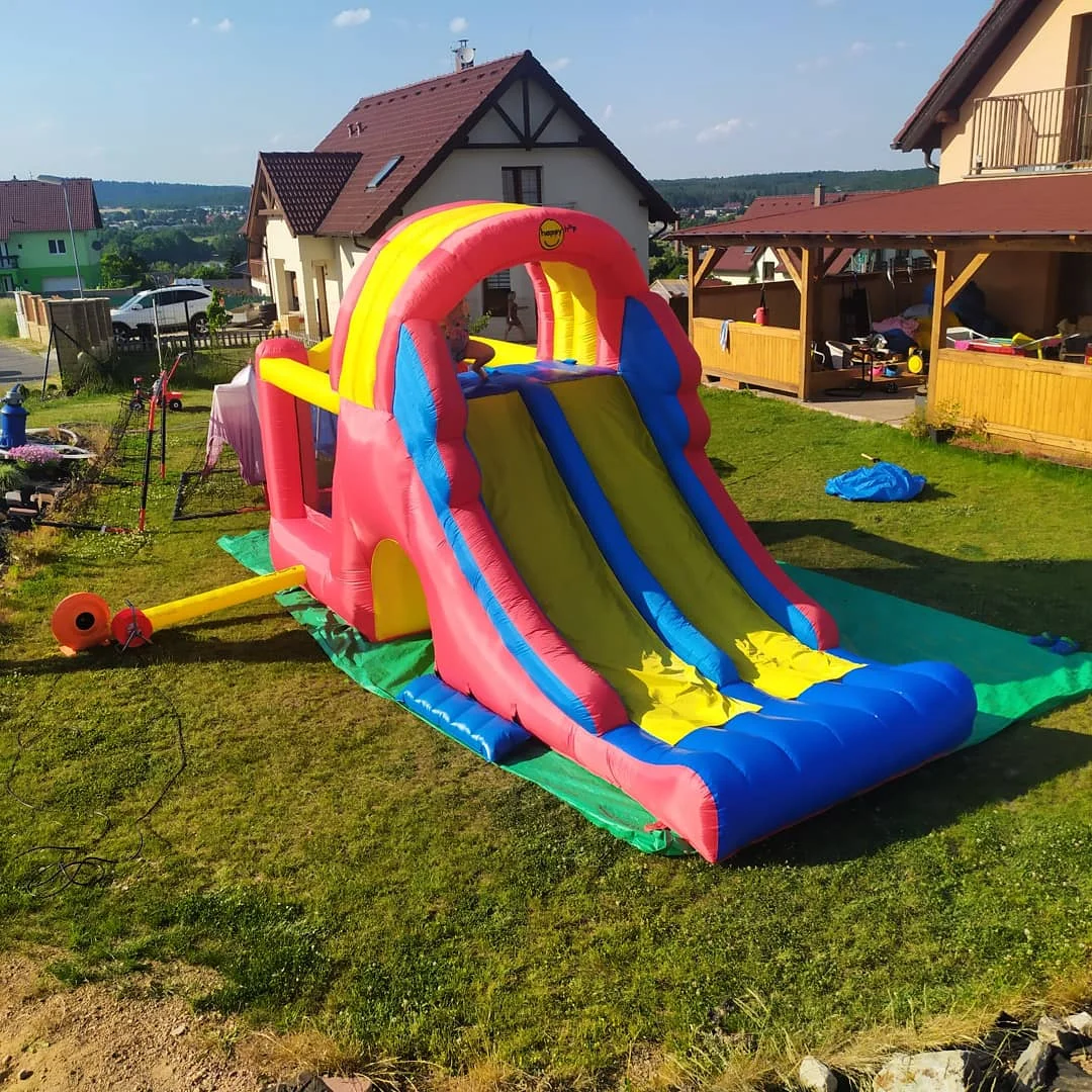 Hodnotové poukazy na pronájem nafukovacích skákacích hradů: hobby i profi typy