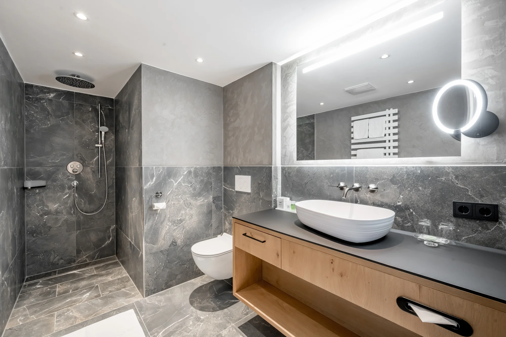 4* Superior hotel v Tyrolsku u sjezdovky: strava z restaurace s 1 michelinskou hvězdou i wellness