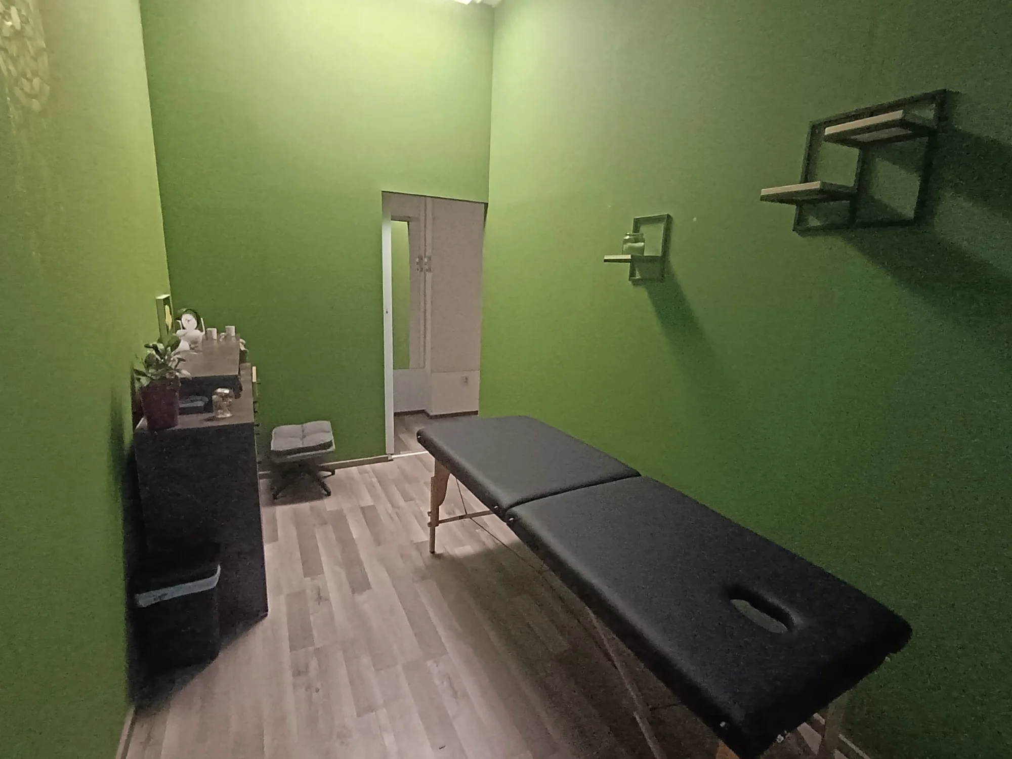 Perfektní relax: uvolňující masáž obličeje, zad a šíje, nohou i celého těla vč. baňkování