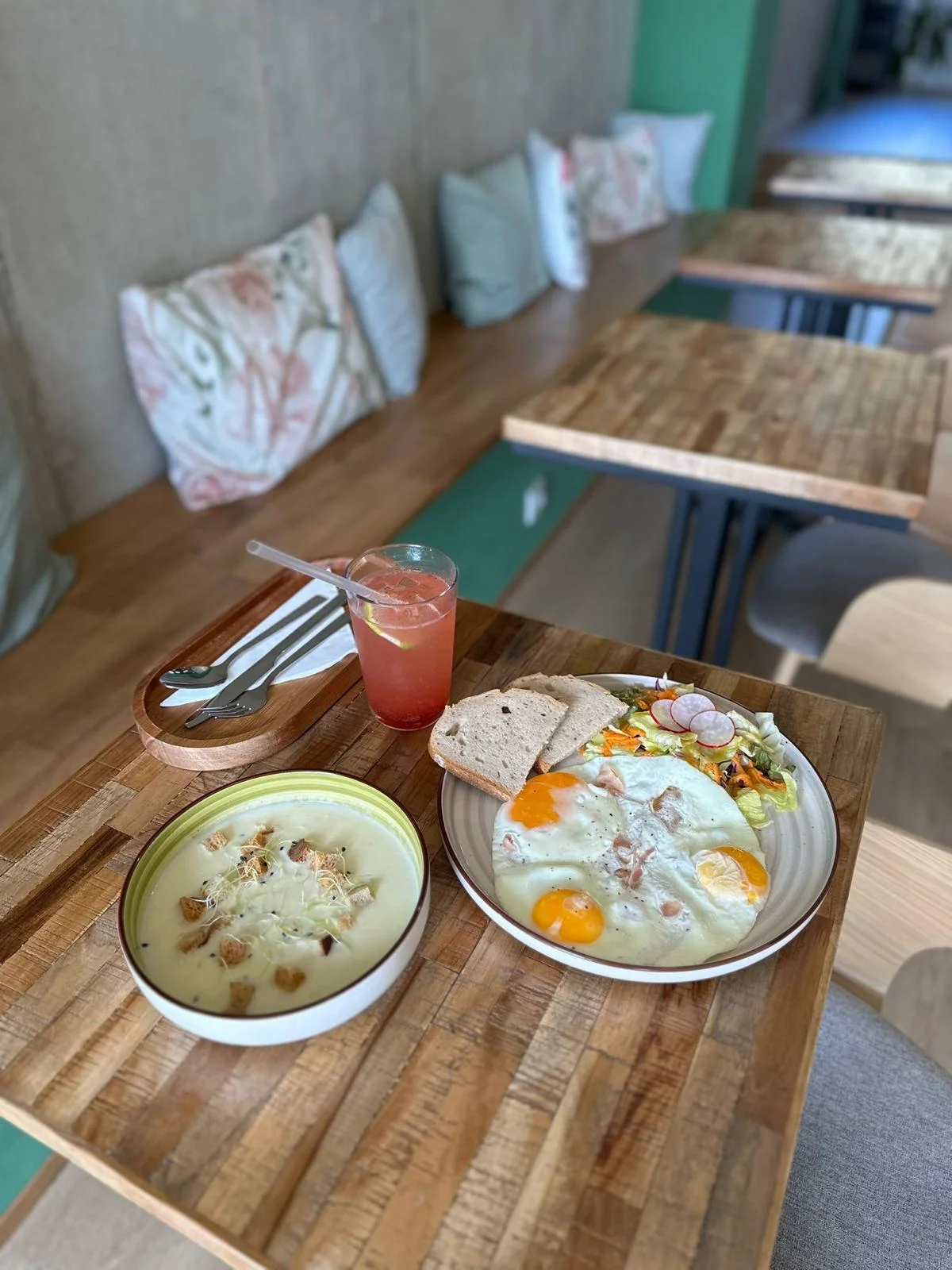 Obědové menu nasladko i naslano: polévka, hlavní chod a limonáda pro 1 a 2 osoby