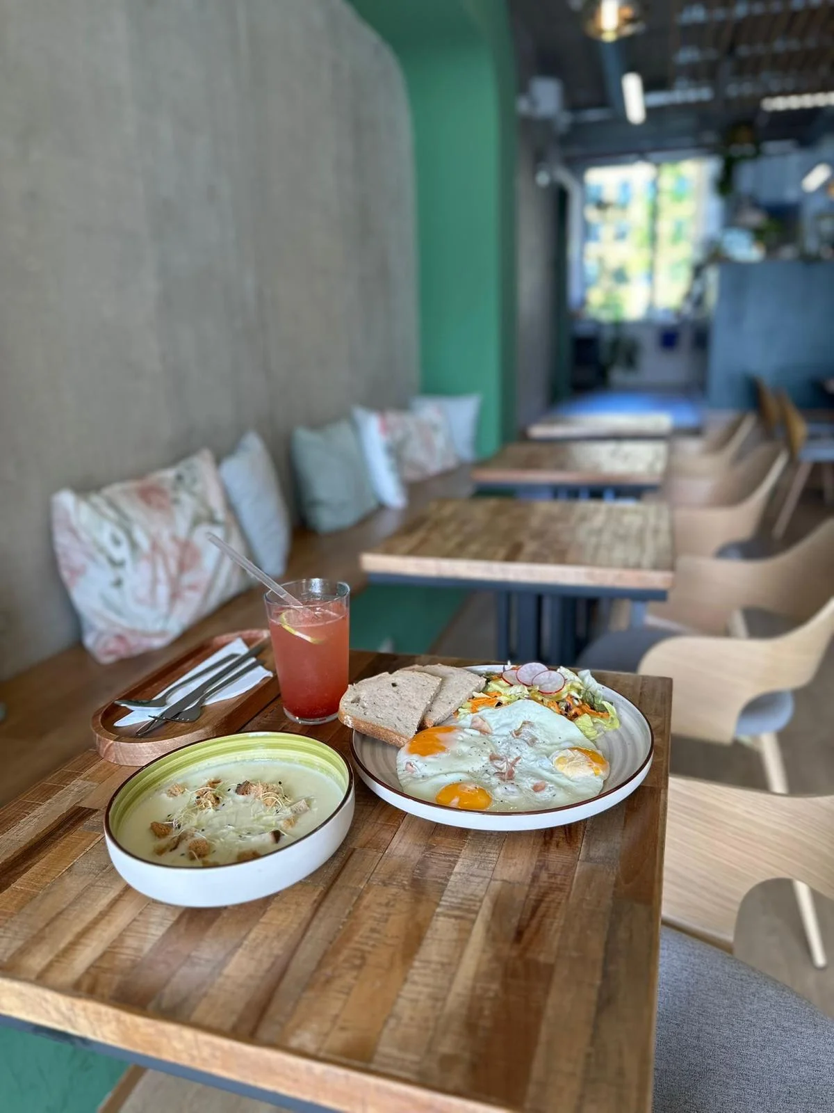 Obědové menu nasladko i naslano: polévka, hlavní chod a limonáda pro 1 a 2 osoby