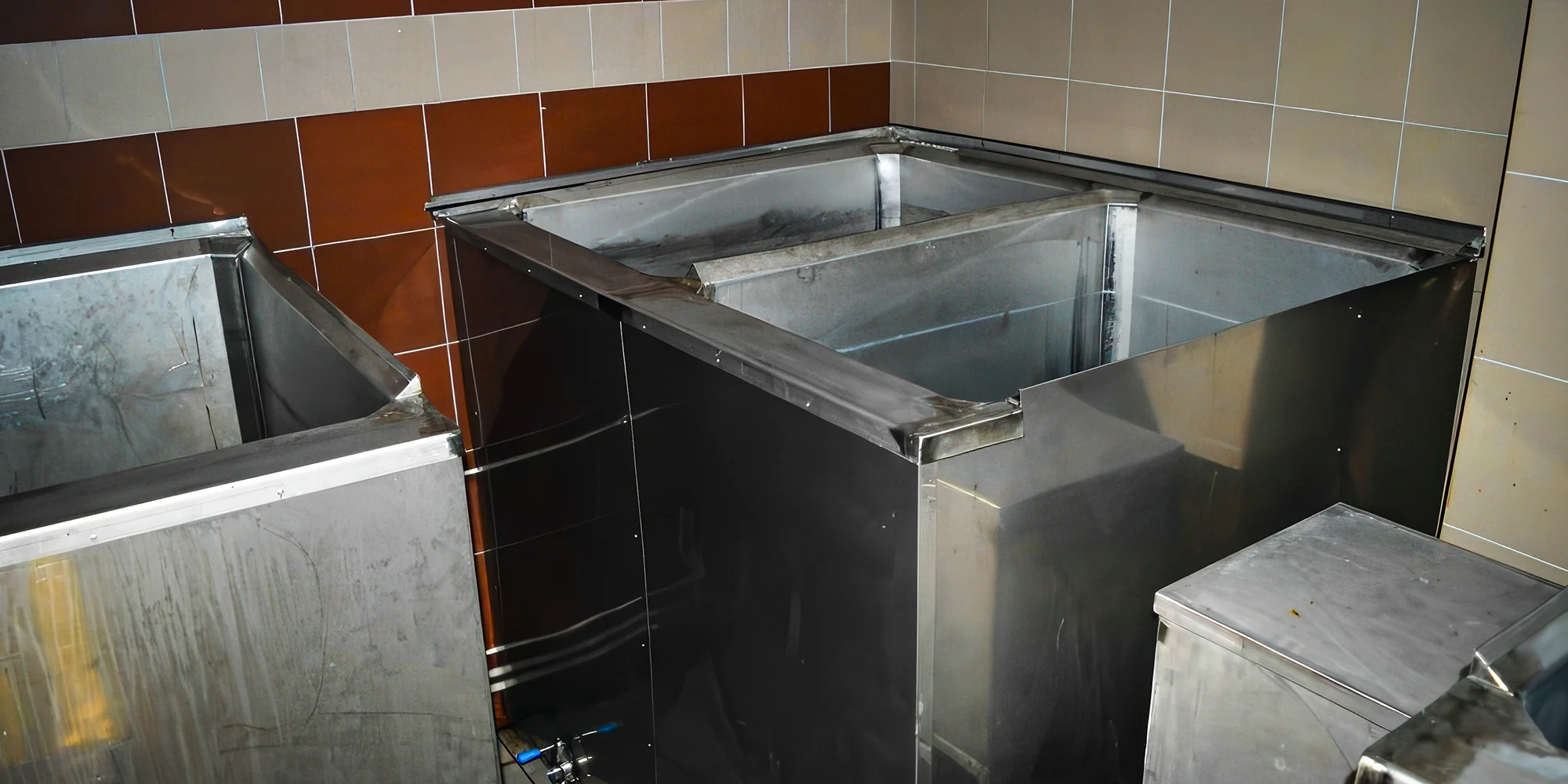 Prohlídka pivovaru Medojed pro 1 až 4 osoby: ochutnávka mladých piv a litr piva na doma