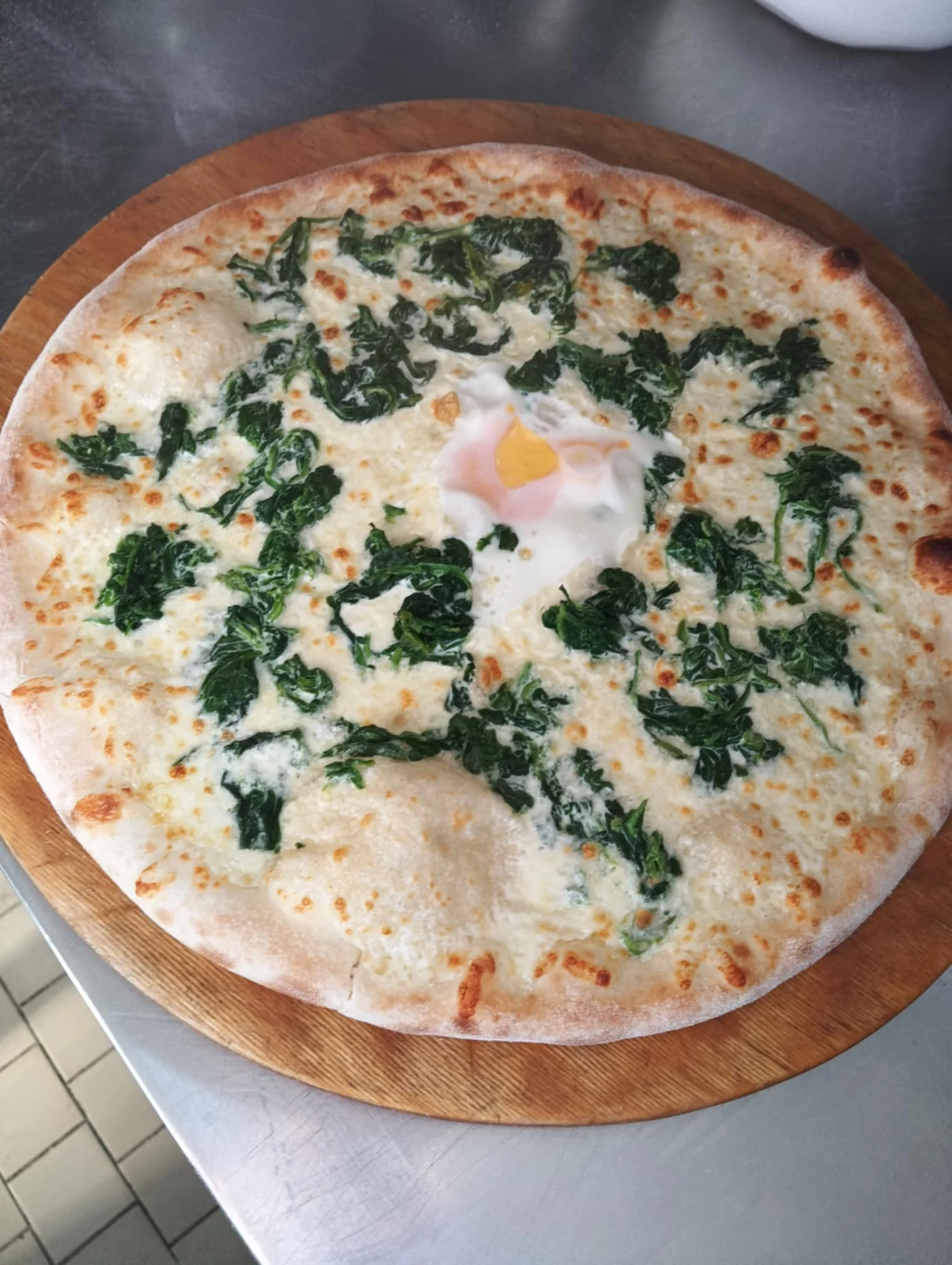 Jedna nebo dvě pizzy o průměru 32 cm podle výběru ze 13 druhů