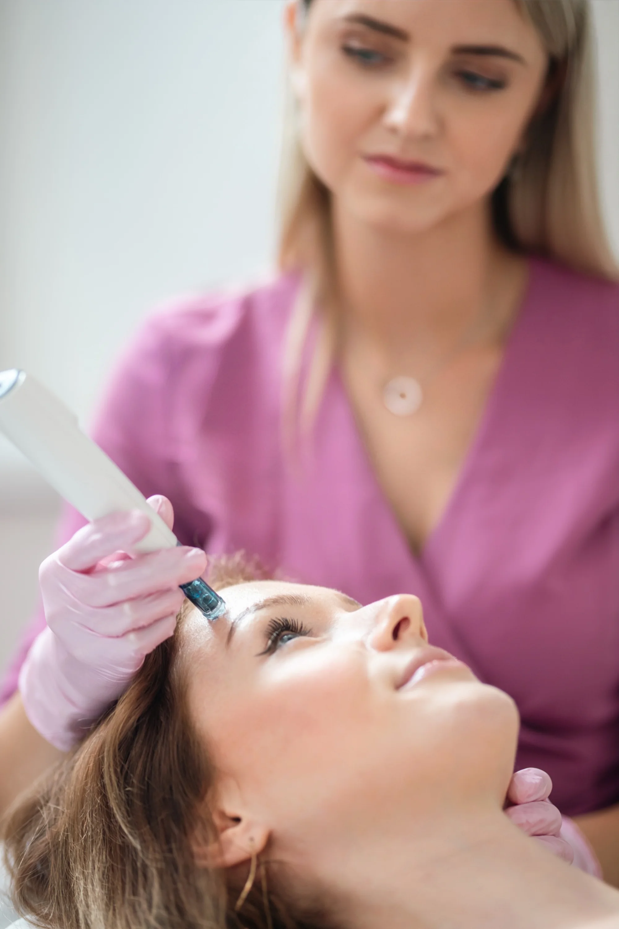 Pro mladistvou pleť a krásné vlasy: polynukleotidy, mezoterapie či botulotoxin