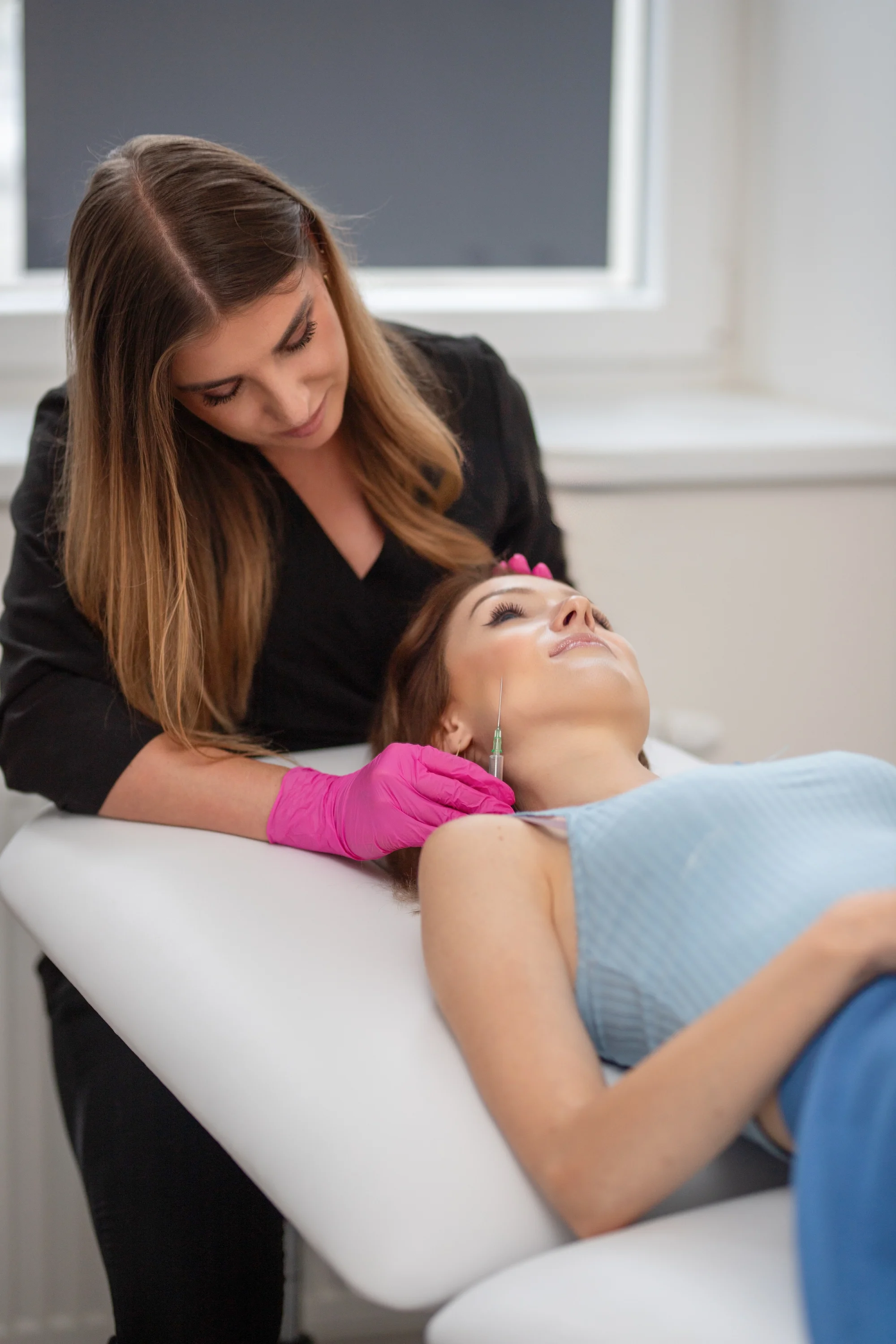 Pro mladistvou pleť a krásné vlasy: polynukleotidy, mezoterapie či botulotoxin