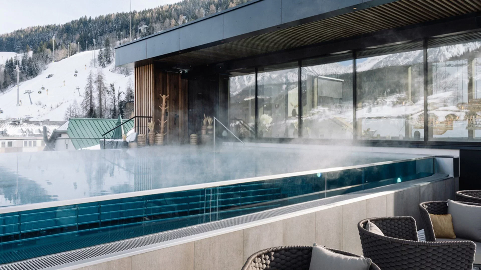 Krásný hotel ve Schladmingu: wellness a střešní bazén, polopenze plus, lanovka 300 metrů