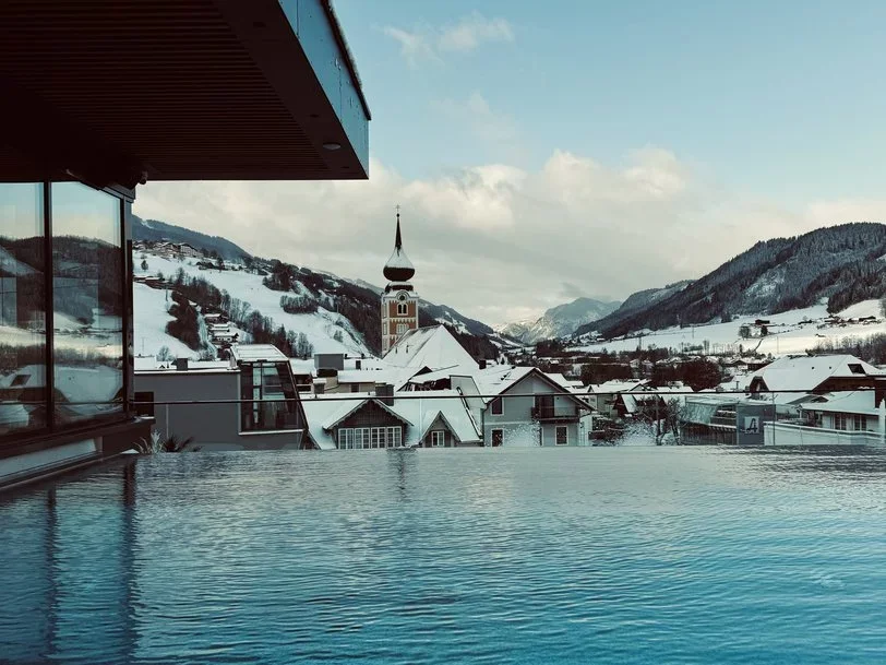 Krásný hotel ve Schladmingu: wellness a střešní bazén, polopenze plus, lanovka 300 metrů