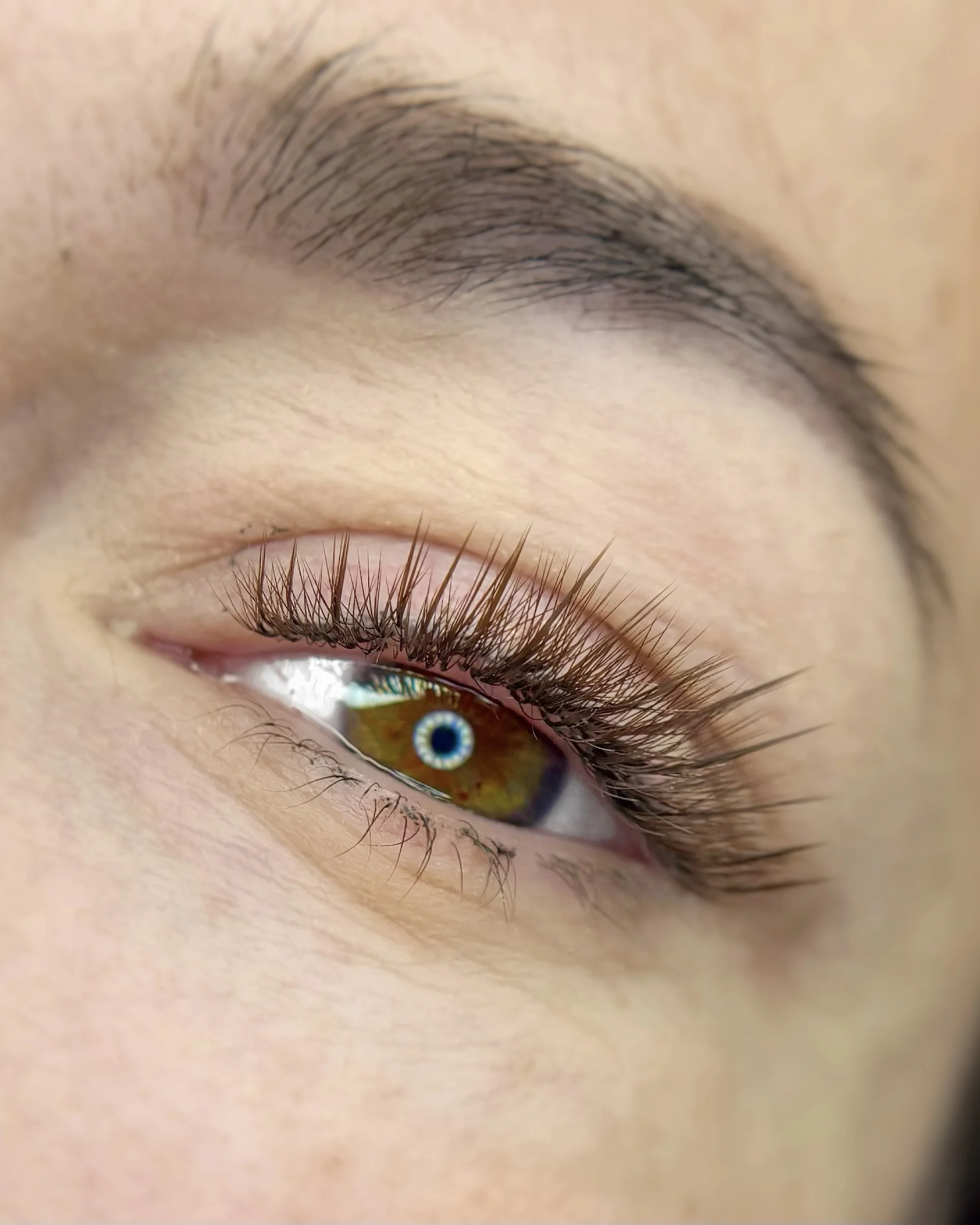 Profesionální prodloužení a zhuštění řas: metoda Classic, Volume, Wispy nebo Wet Look