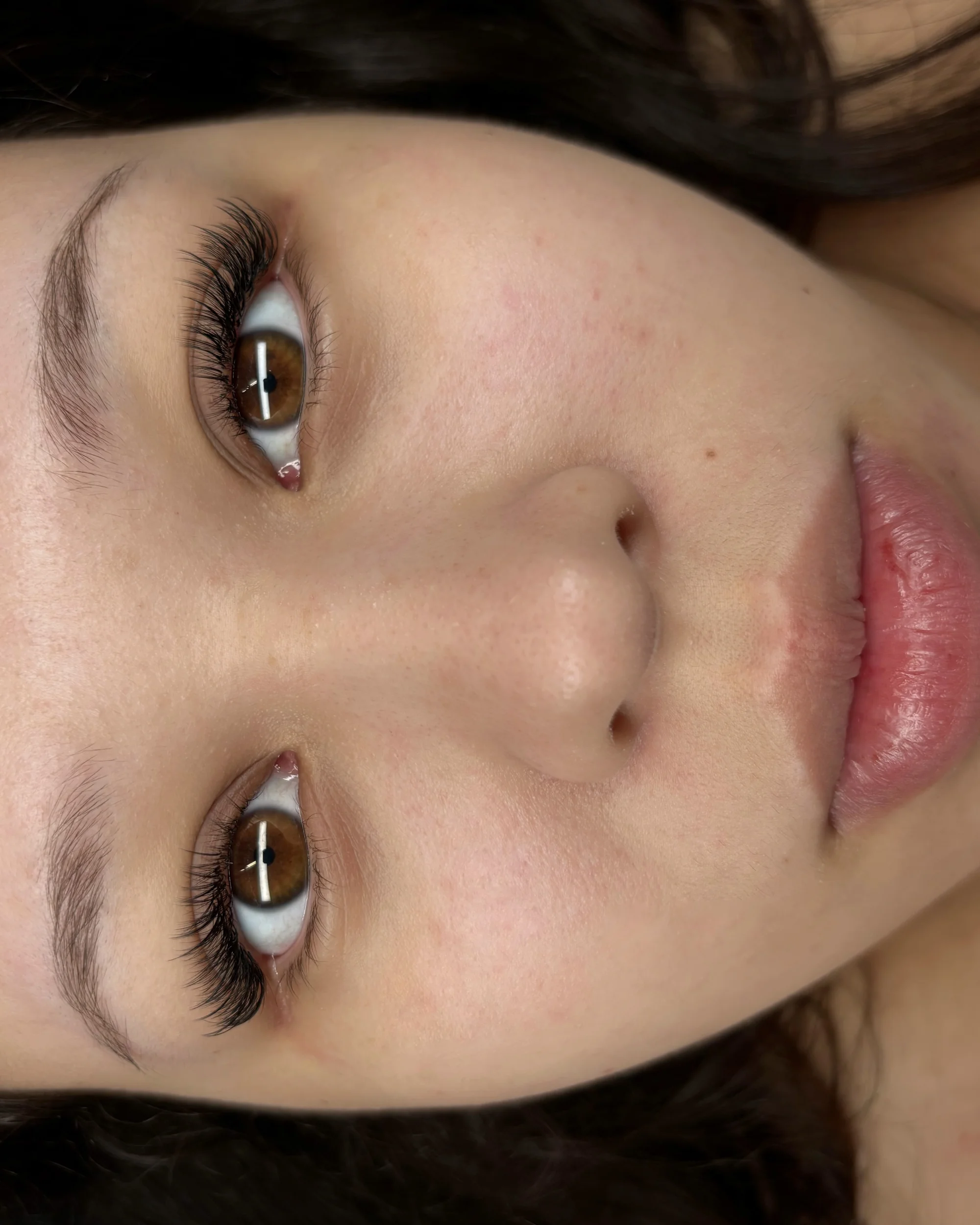 Profesionální prodloužení a zhuštění řas: metoda Classic, Volume, Wispy nebo Wet Look