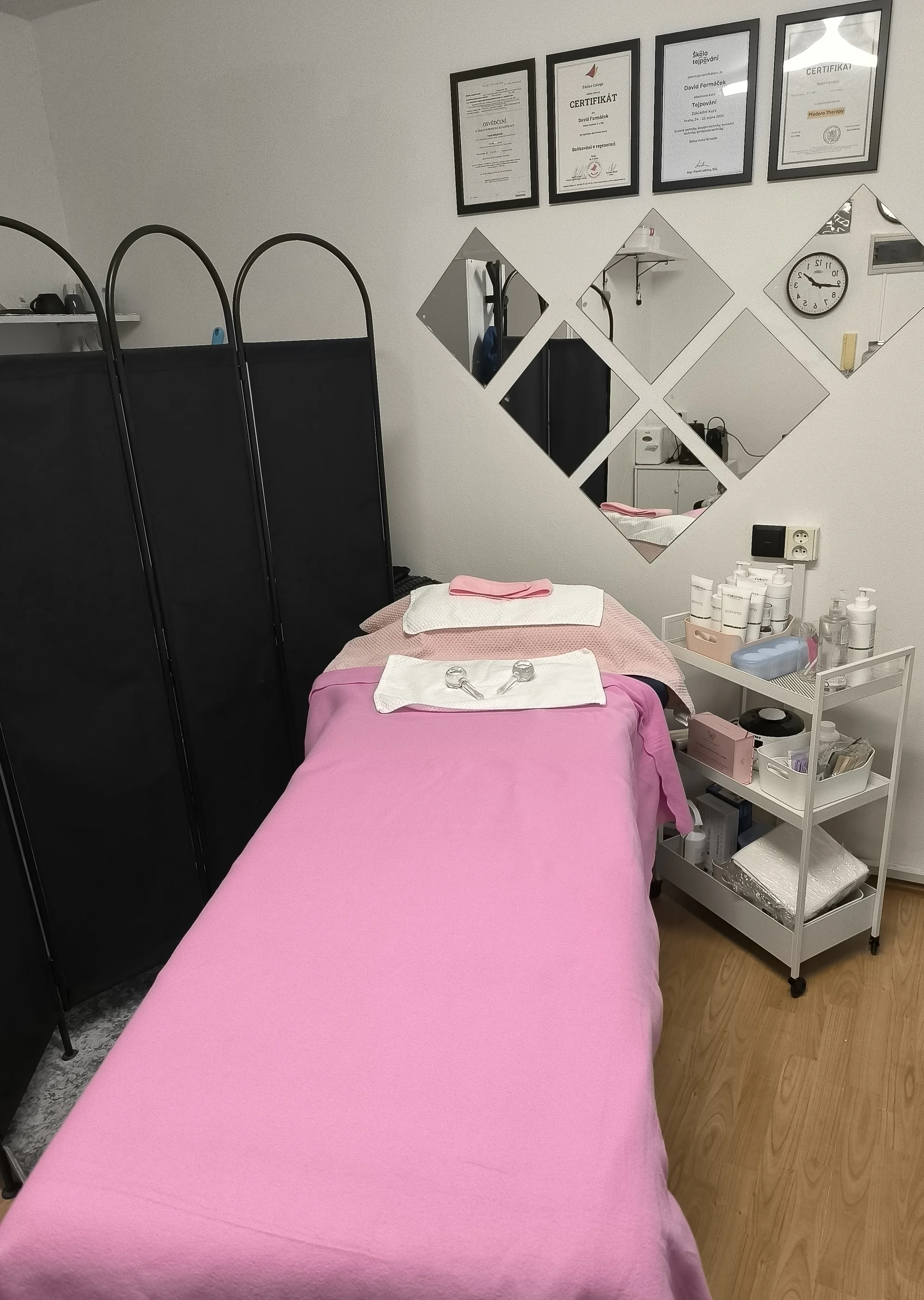 Kosmetické ošetření: pro aknózní pleť, relaxační i expresní, 30–⁠⁠⁠⁠⁠⁠120 minut