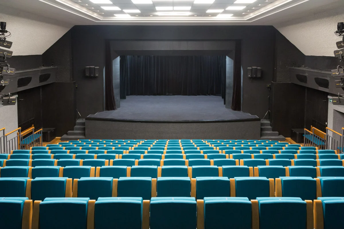 Divadlo Gong: vstupenka na představení Ani o den dýl!