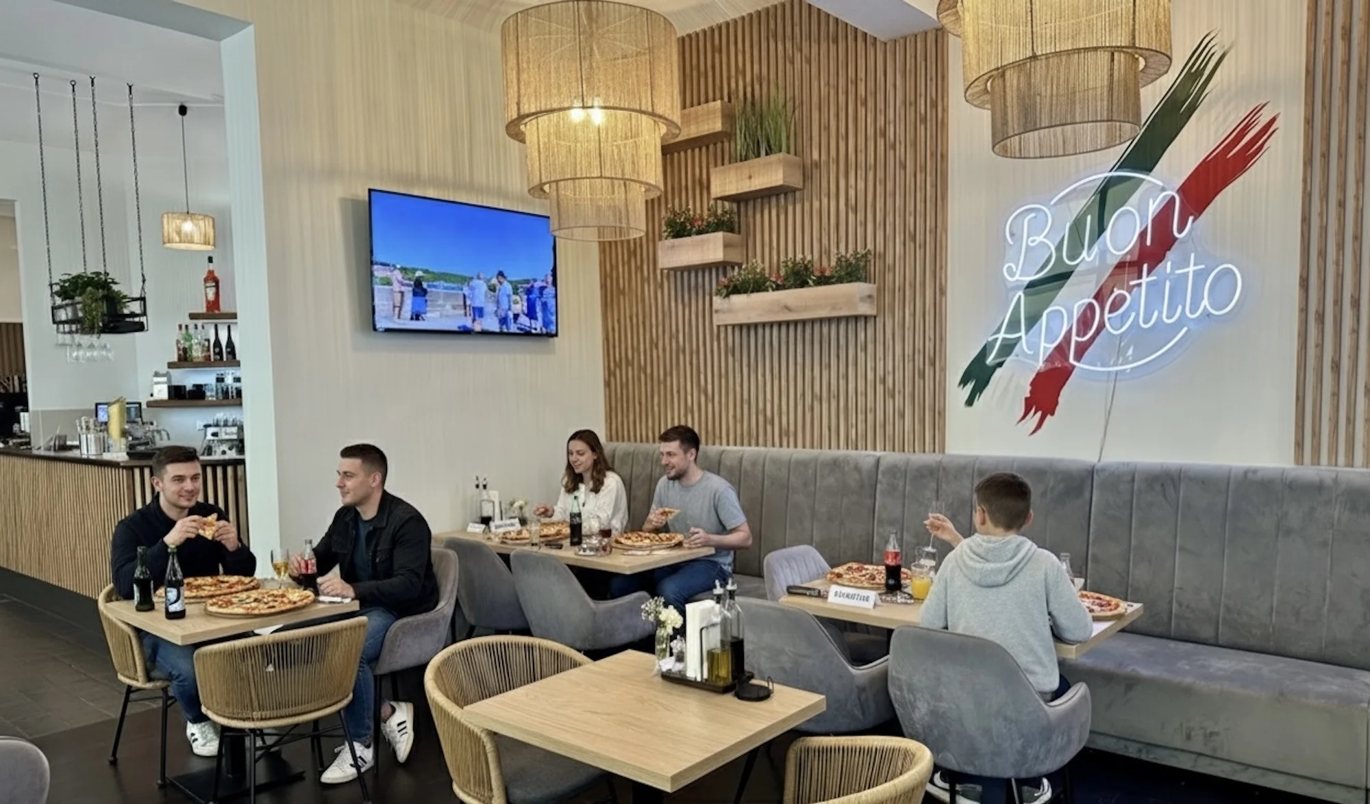 Pizza dle výběru i vč. nápoje pro 1-2 osoby v samém srdci Prahy: margherita i diavola