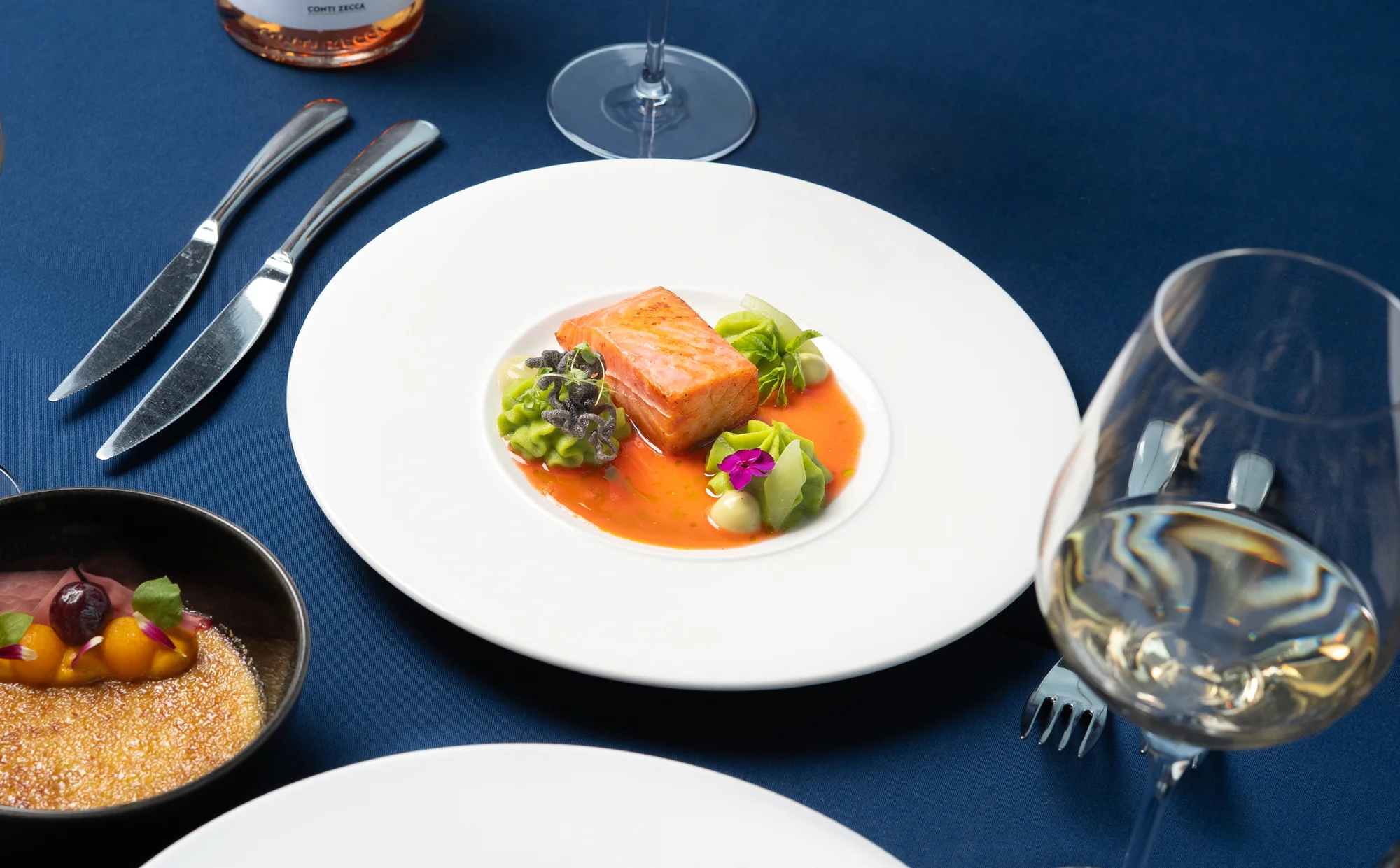 Luxusní 5chodové menu v Žižkovské věži: foie gras, losos, vepřový bok, cheesecake a signature koktejly