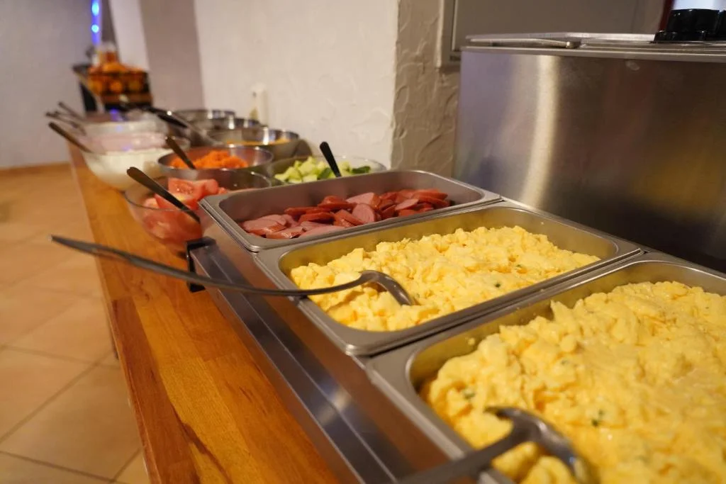 Hotel v centru Karlových Varů: jídlo a wellness, možnost masáže i solné jeskyně