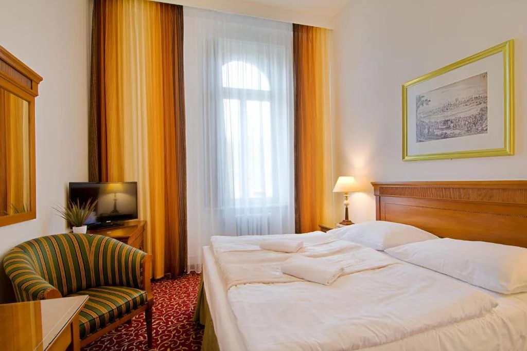 Hotel v centru Karlových Varů: jídlo a wellness, možnost masáže i solné jeskyně