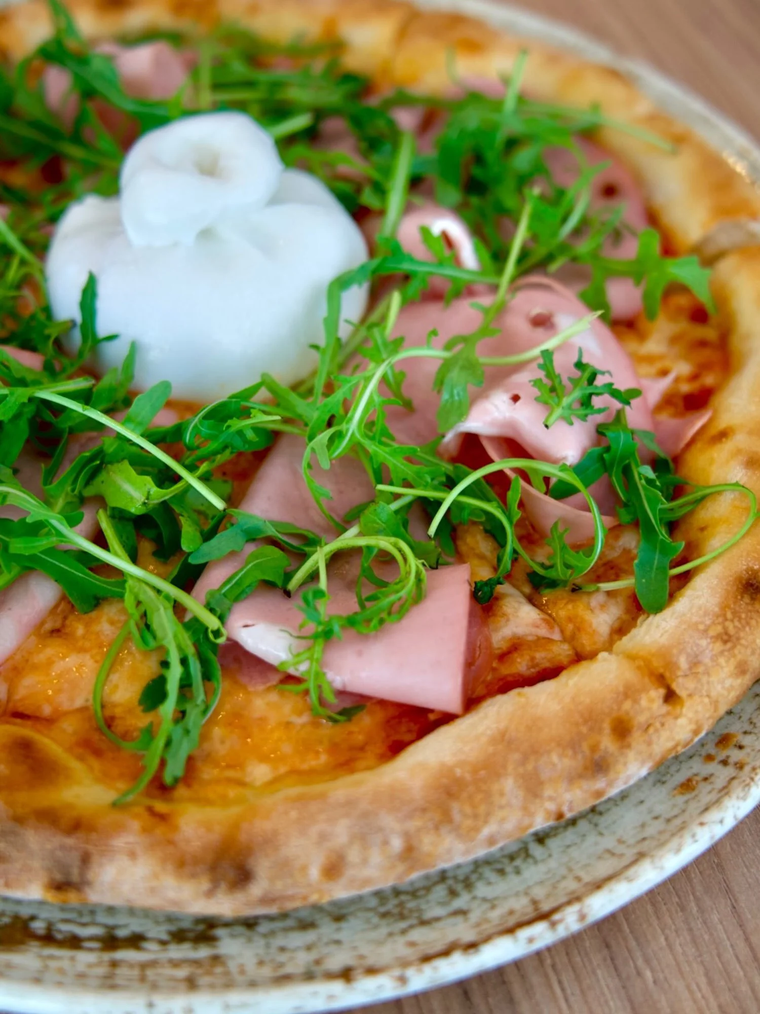 Pizza dle výběru i vč. nápoje pro 1-2 osoby v samém srdci Prahy: margherita i diavola