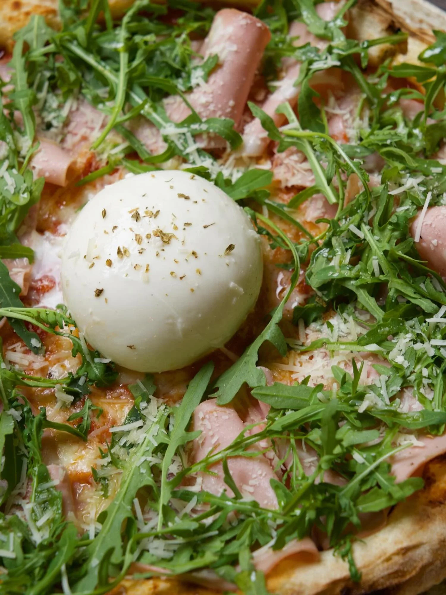 Pizza dle výběru i vč. nápoje pro 1-2 osoby v samém srdci Prahy: margherita i diavola