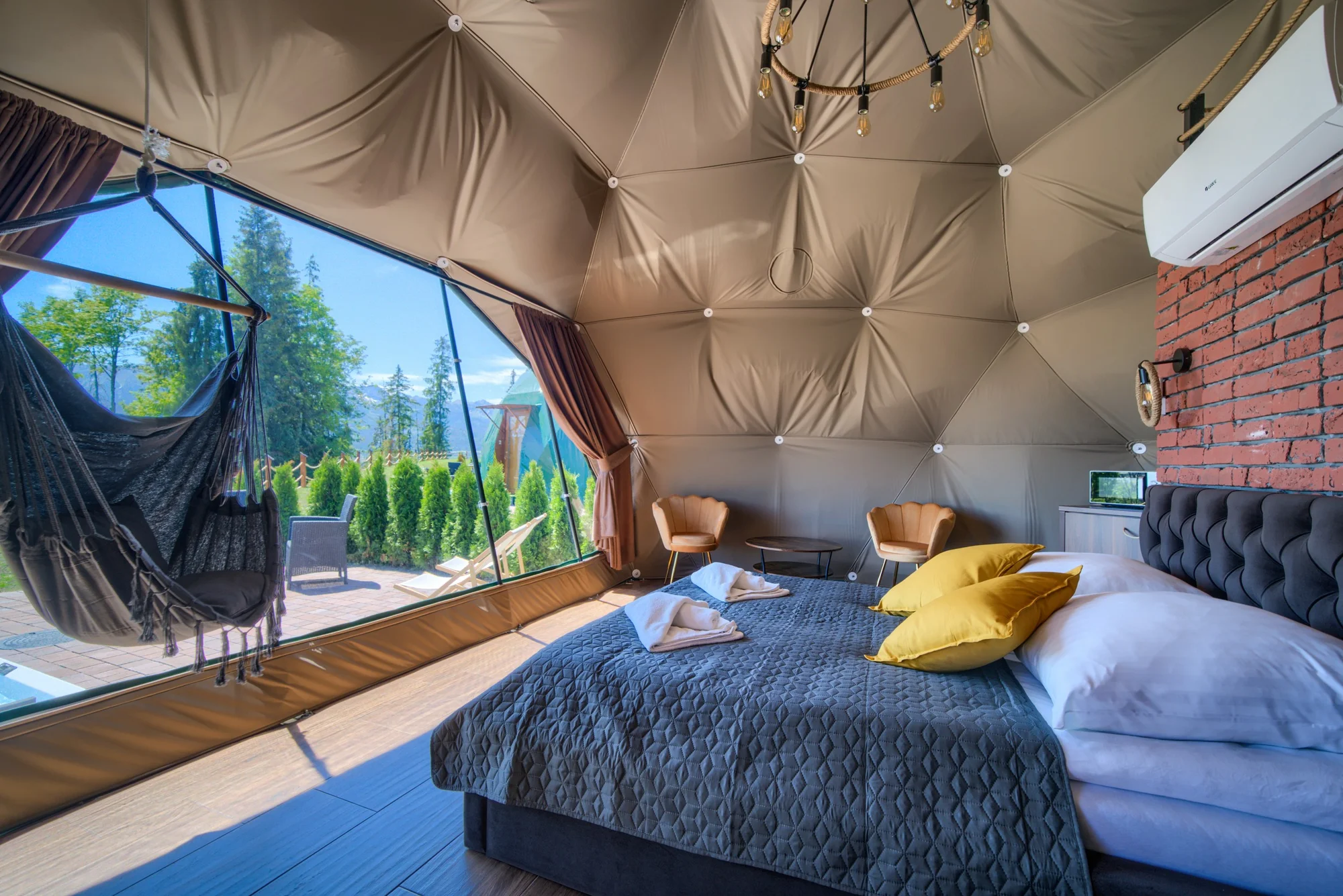 Romantický glamping s venkovní vířivkou jen 8 km od Zakopaného