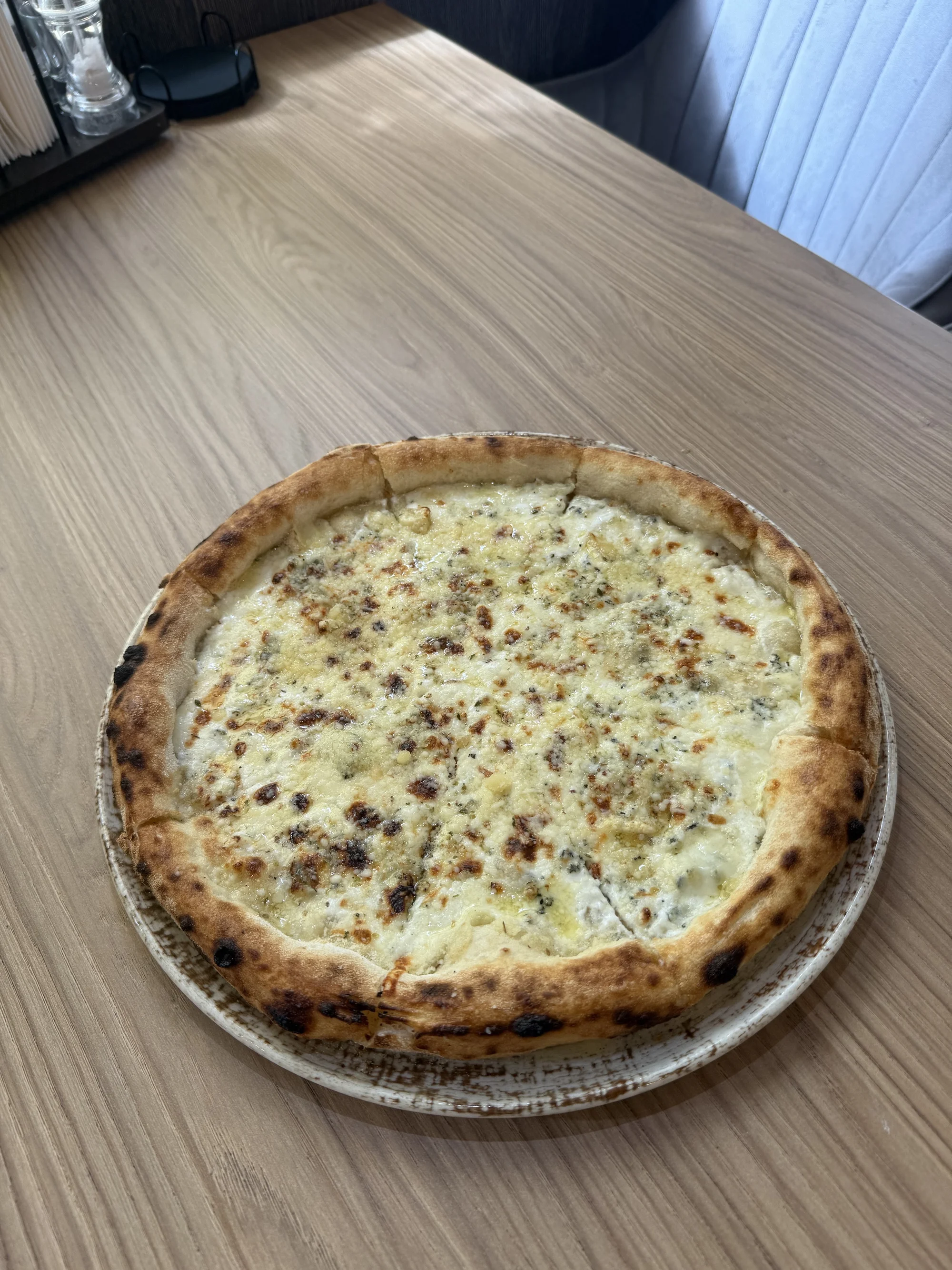 Pizza dle výběru i vč. nápoje pro 1-2 osoby v samém srdci Prahy: margherita i diavola