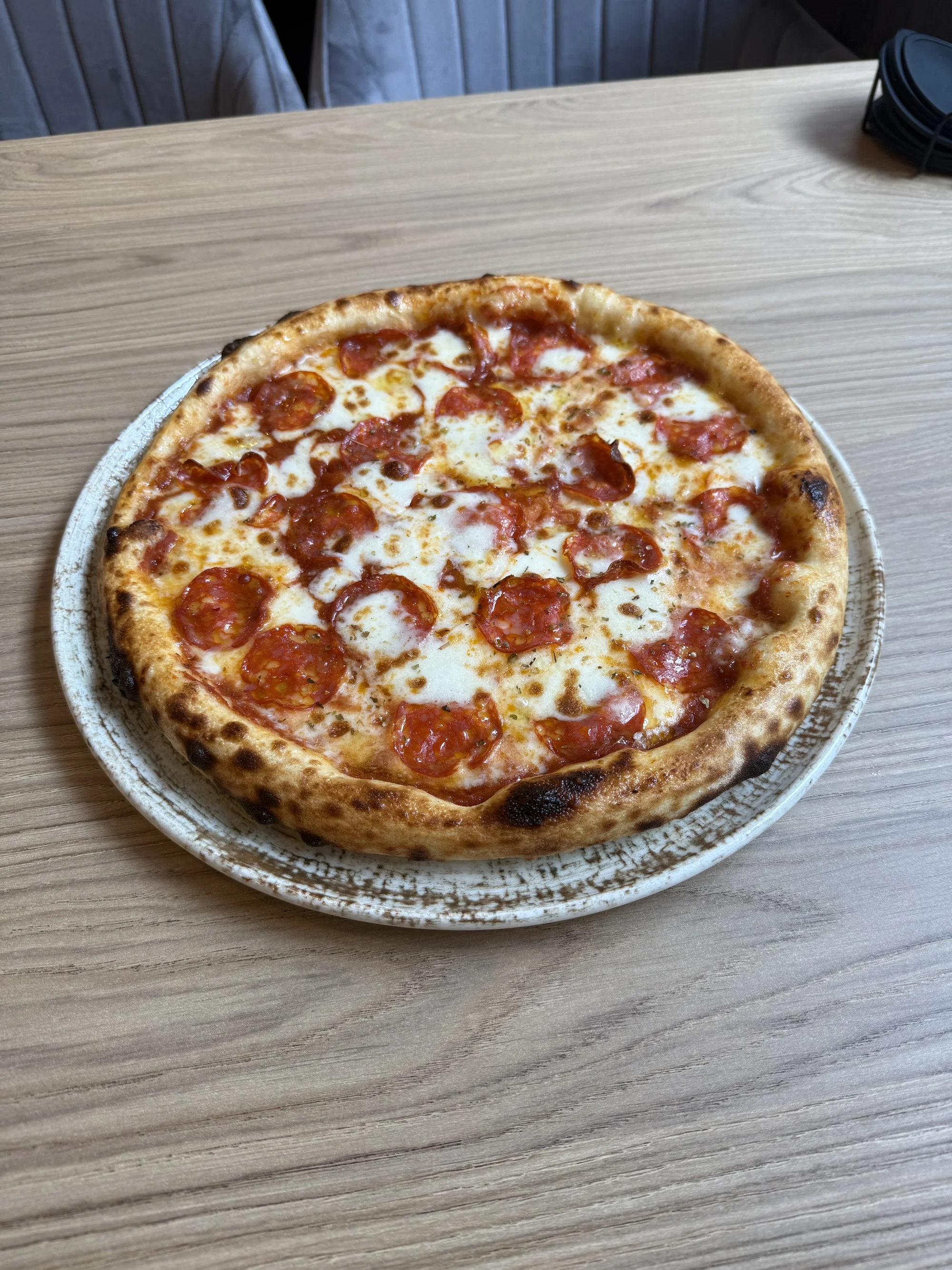Pizza dle výběru i vč. nápoje pro 1-2 osoby v samém srdci Prahy: margherita i diavola