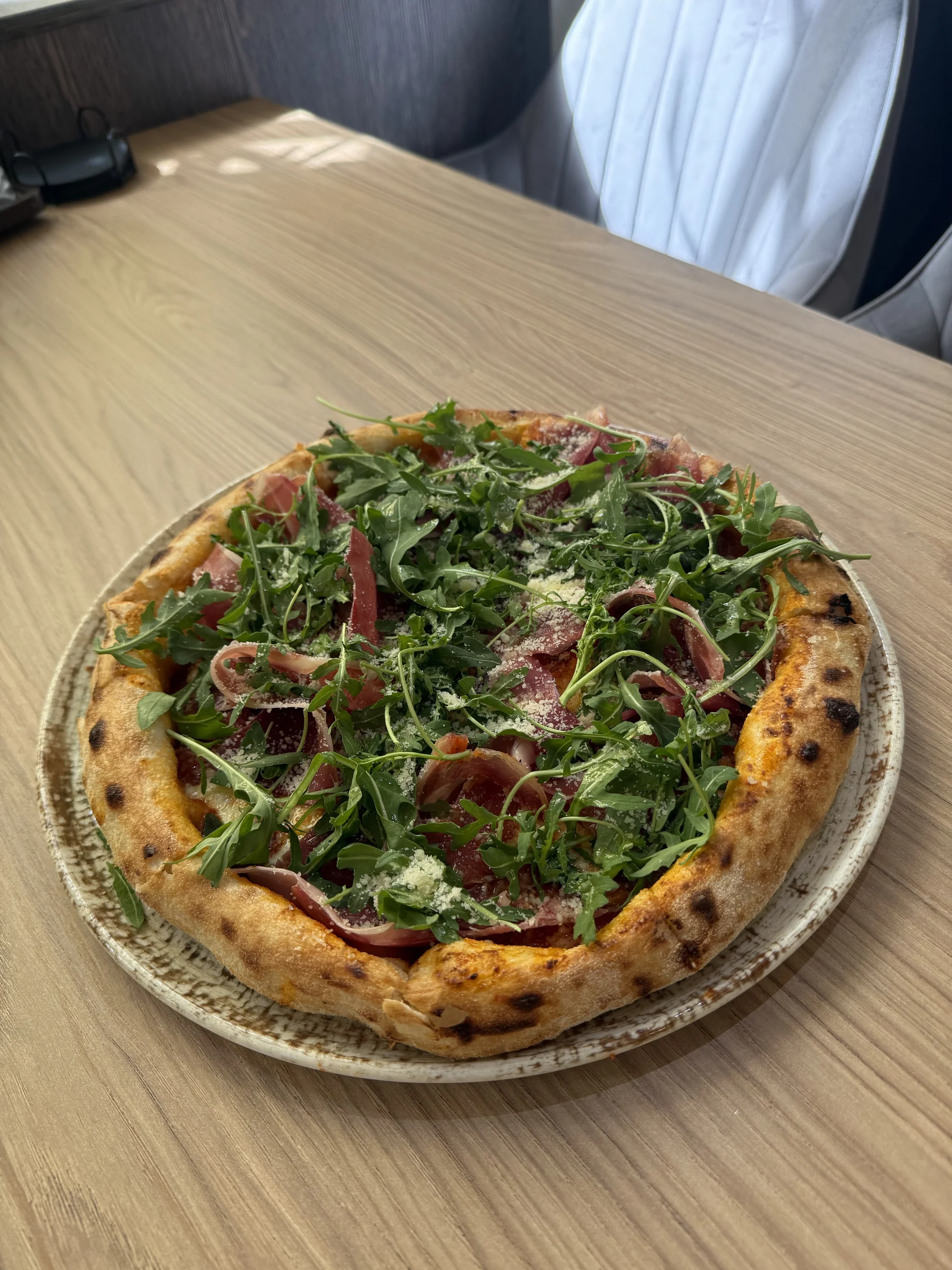 Pizza dle výběru i vč. nápoje pro 1-2 osoby v samém srdci Prahy: margherita i diavola