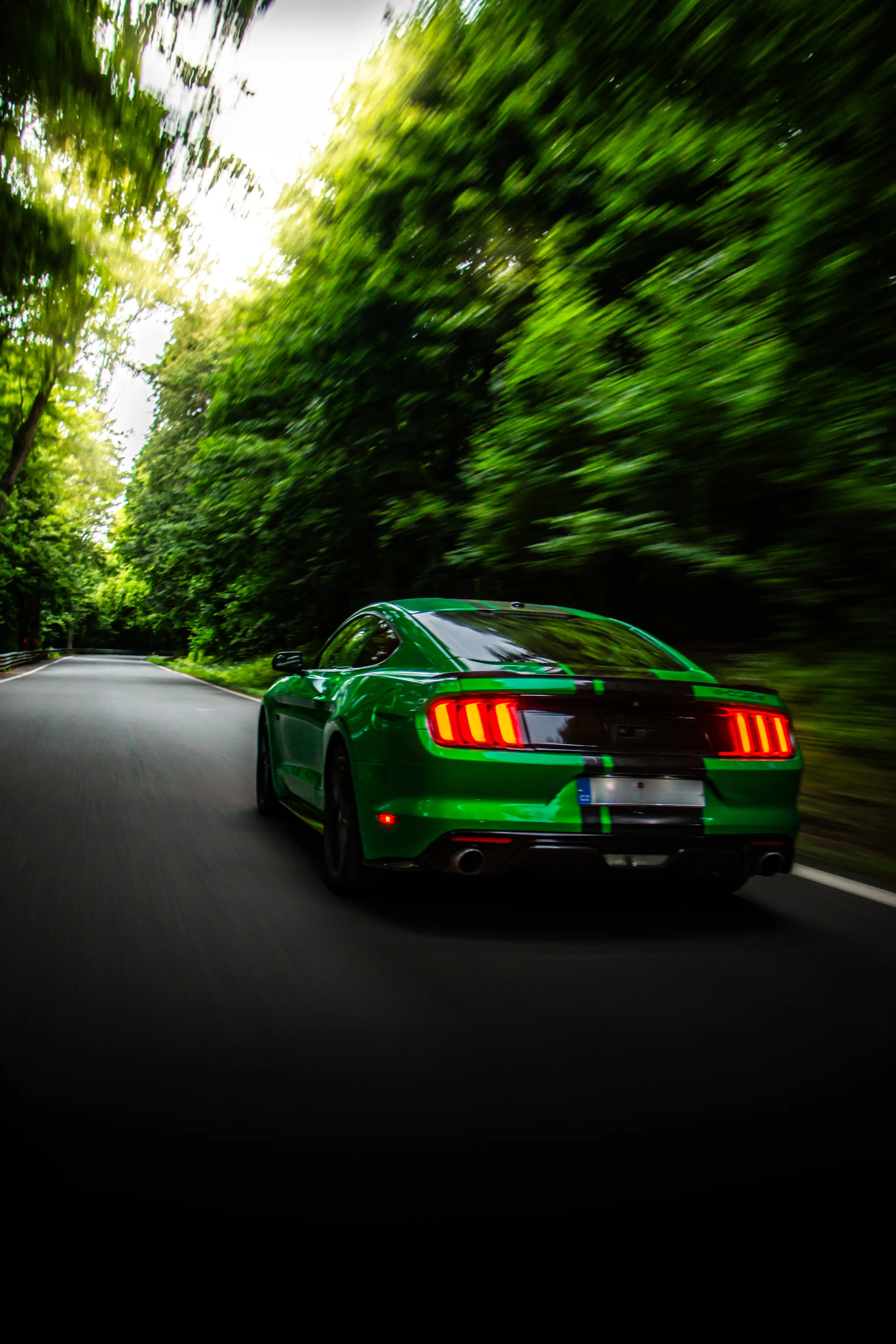 Zážitková jízda ve Fordu Mustang V8: půjčení na 15 až 45 minut nebo na celý den