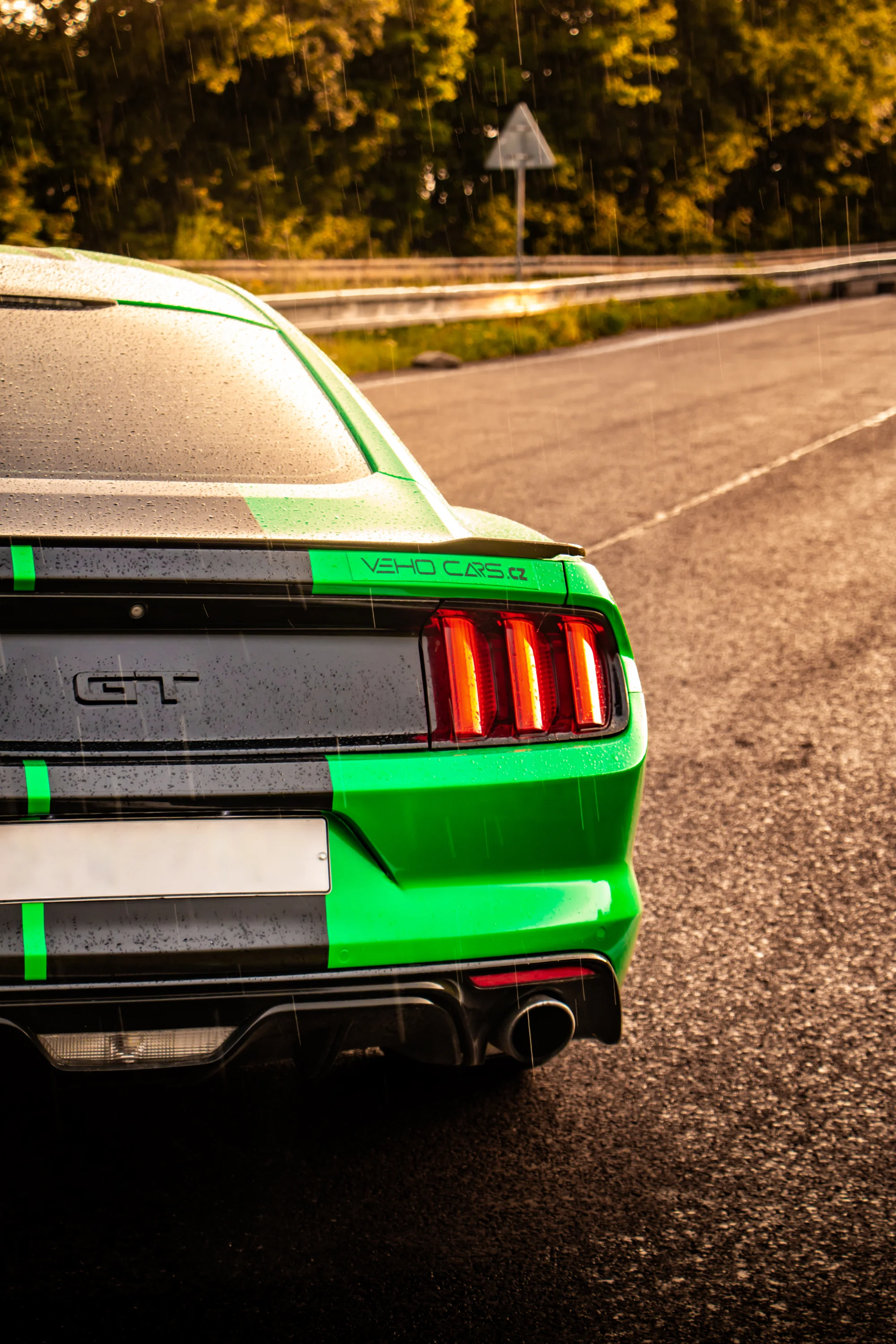 Zážitková jízda ve Fordu Mustang V8: půjčení na 15 až 45 minut nebo na celý den