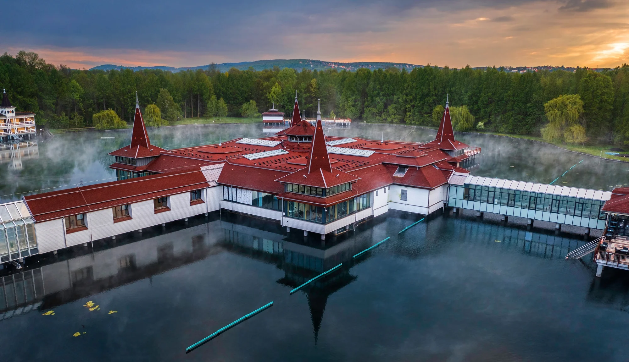 Rodinný pobyt v maďarském Hévízu: wellness, léčivá voda, polopenze a 2 děti do 4,99 let zdarma