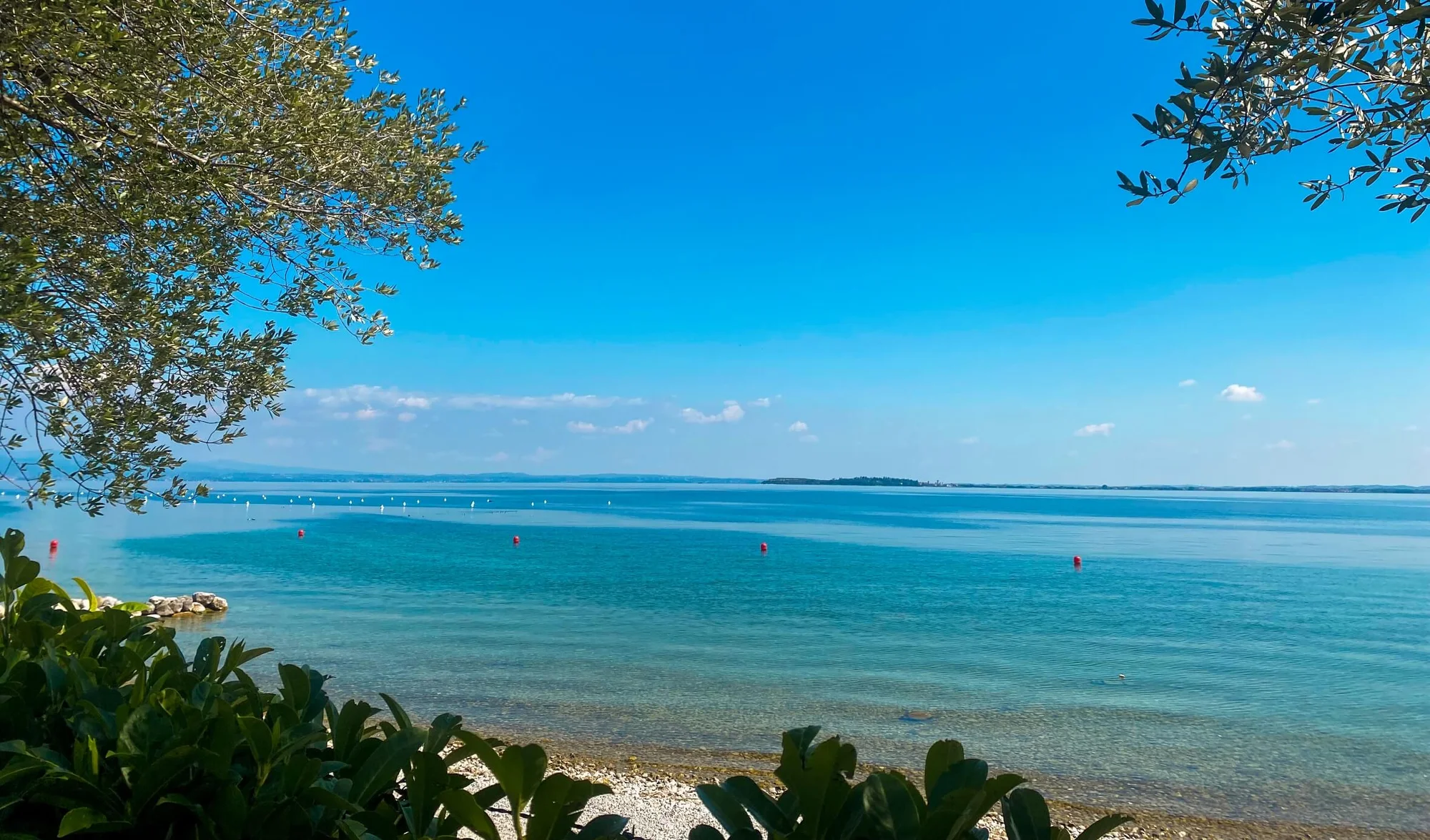 Lago di Garda: 4* hotel s bazénem a panoramatickou terasou hned u jezera, strava v ceně