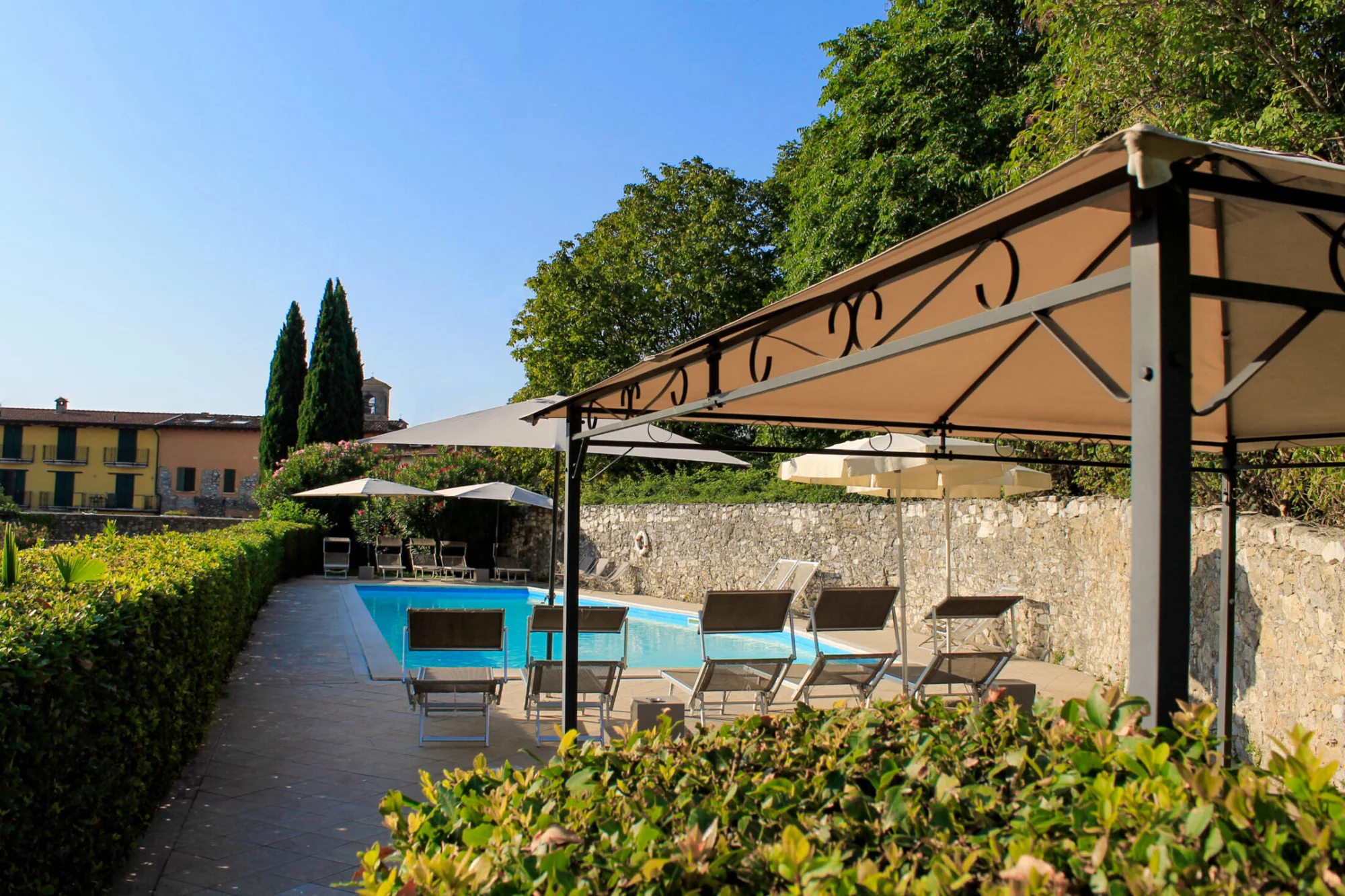 Hotel s bazénem, wellness a polopenzí u Lago di Garda jen 150 m od vyhlášené pláže La Romantica