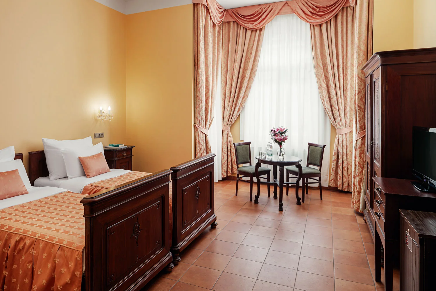 Ubytování v hotelu se snídaní v centru Prahy: 6 min od Národní třídy, 10 min od Václavského náměstí