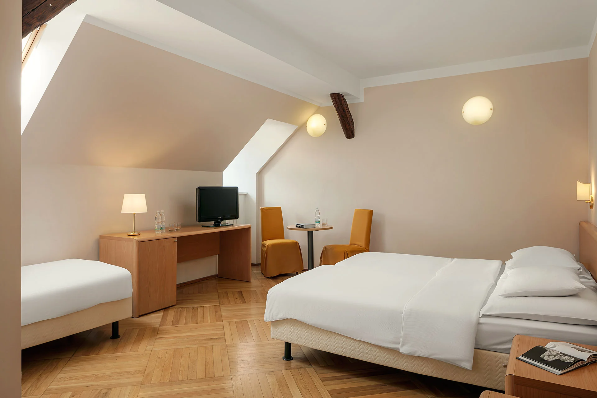 Pobyt na Malé Straně: hotel přímo pod Petřínem, snídaně i hodinka relaxu v sauně