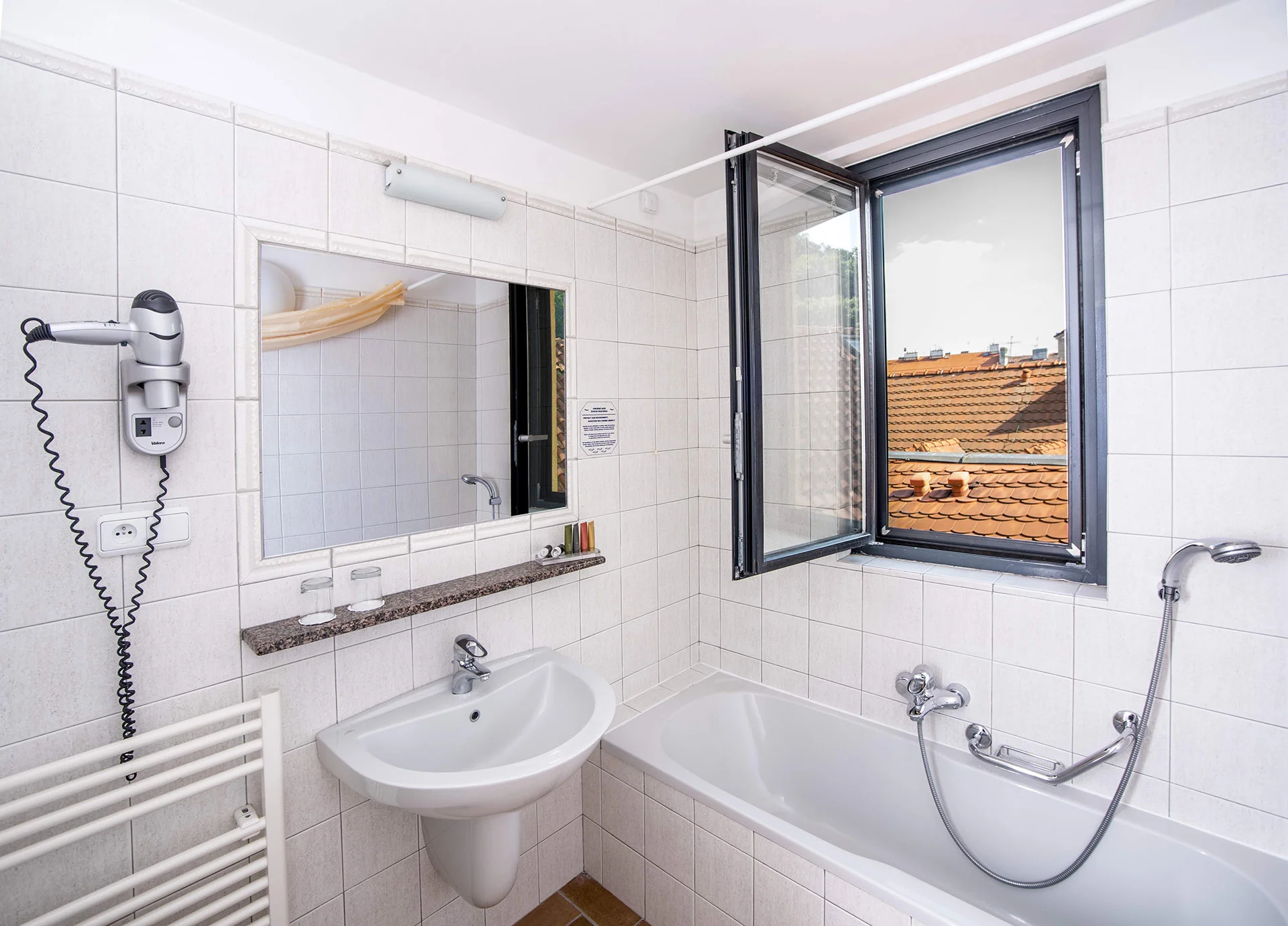 Pobyt na Malé Straně: hotel přímo pod Petřínem, snídaně i hodinka relaxu v sauně